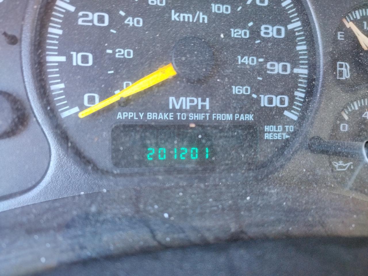 Photo 8 from auction – 2000 CHEVROLET SILVERADO with VIN 1GCEC14T1YZ371750