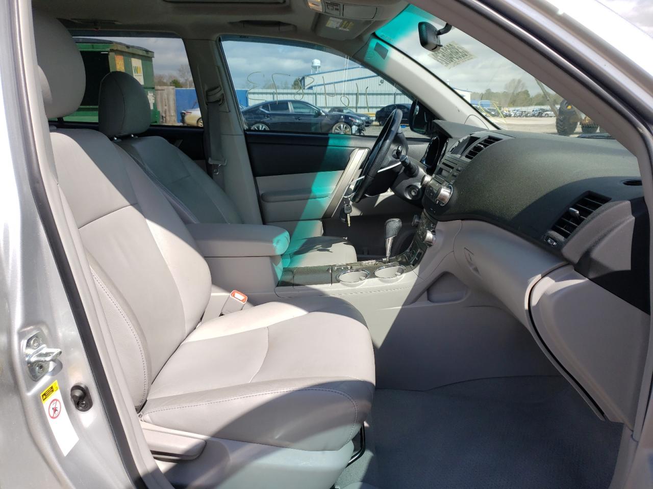 Photo 5 from auction – 2010 TOYOTA HIGHLANDER with VIN 5TDKK3EH1AS023868