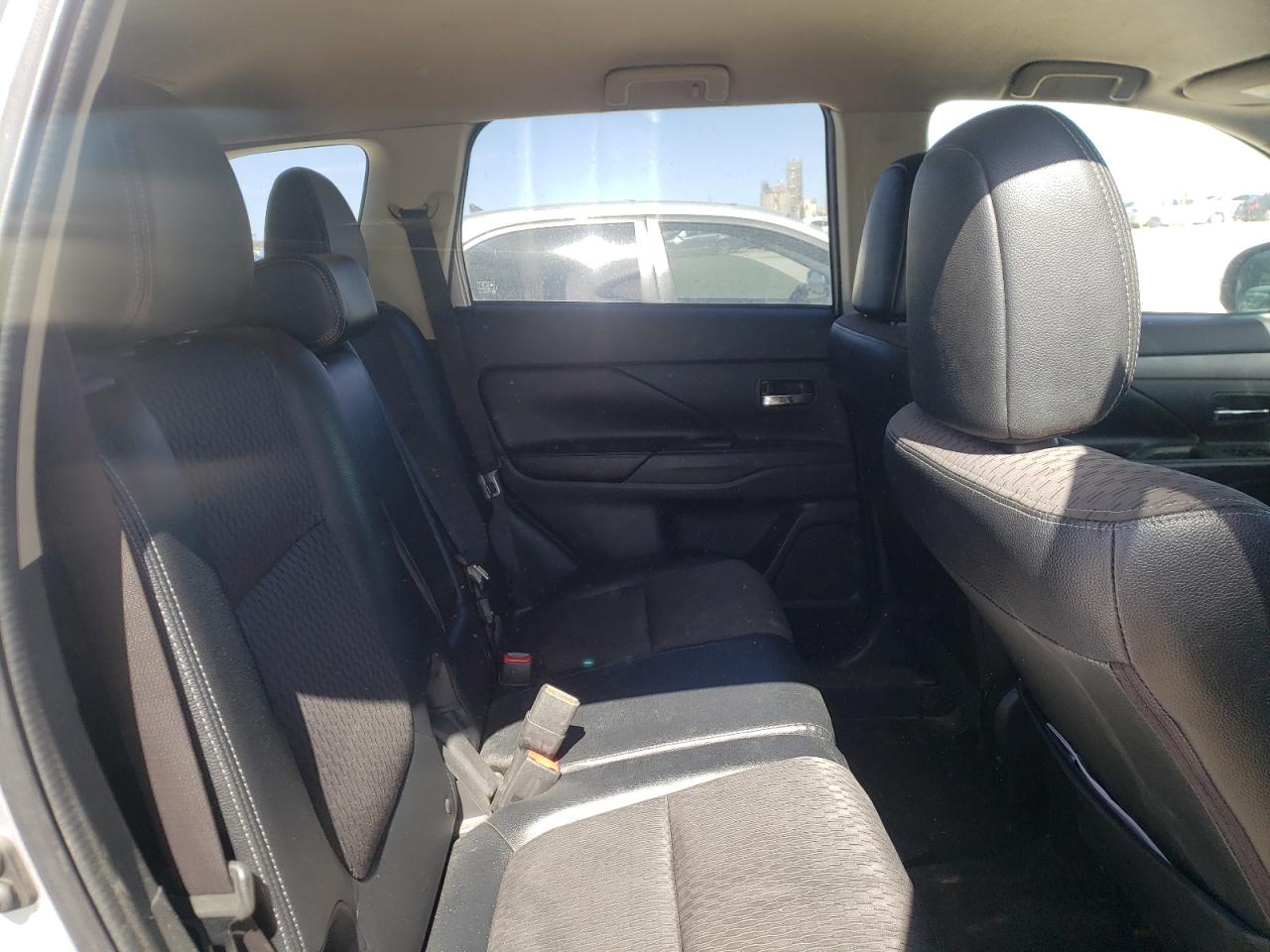 Photo 6 from auction – 2015 MITSUBISHI OUTLANDER with VIN JA4AD3A39FZ003724