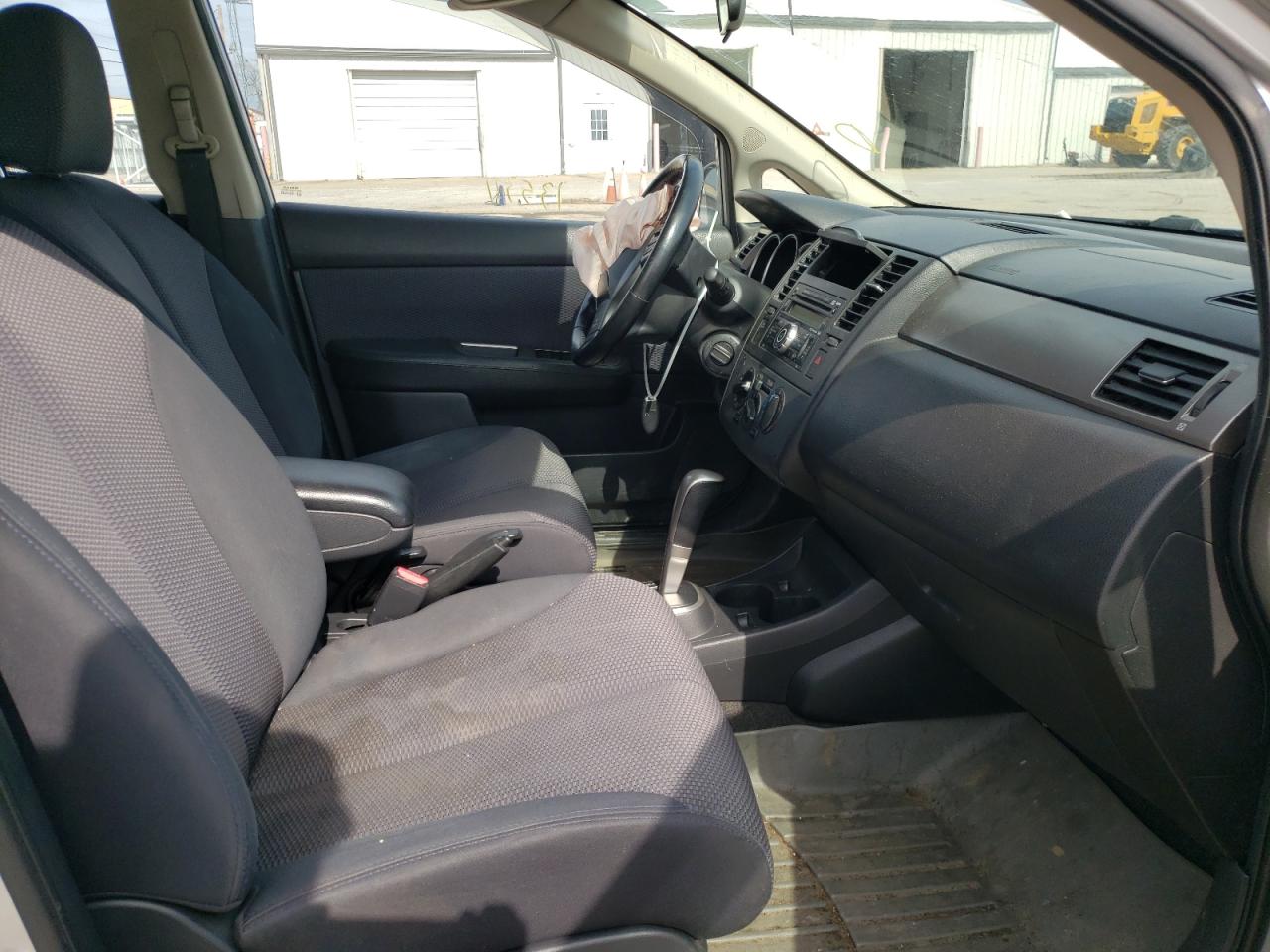Photo 5 from auction – 2007 NISSAN VERSA S with VIN 3N1BC13E37L449749