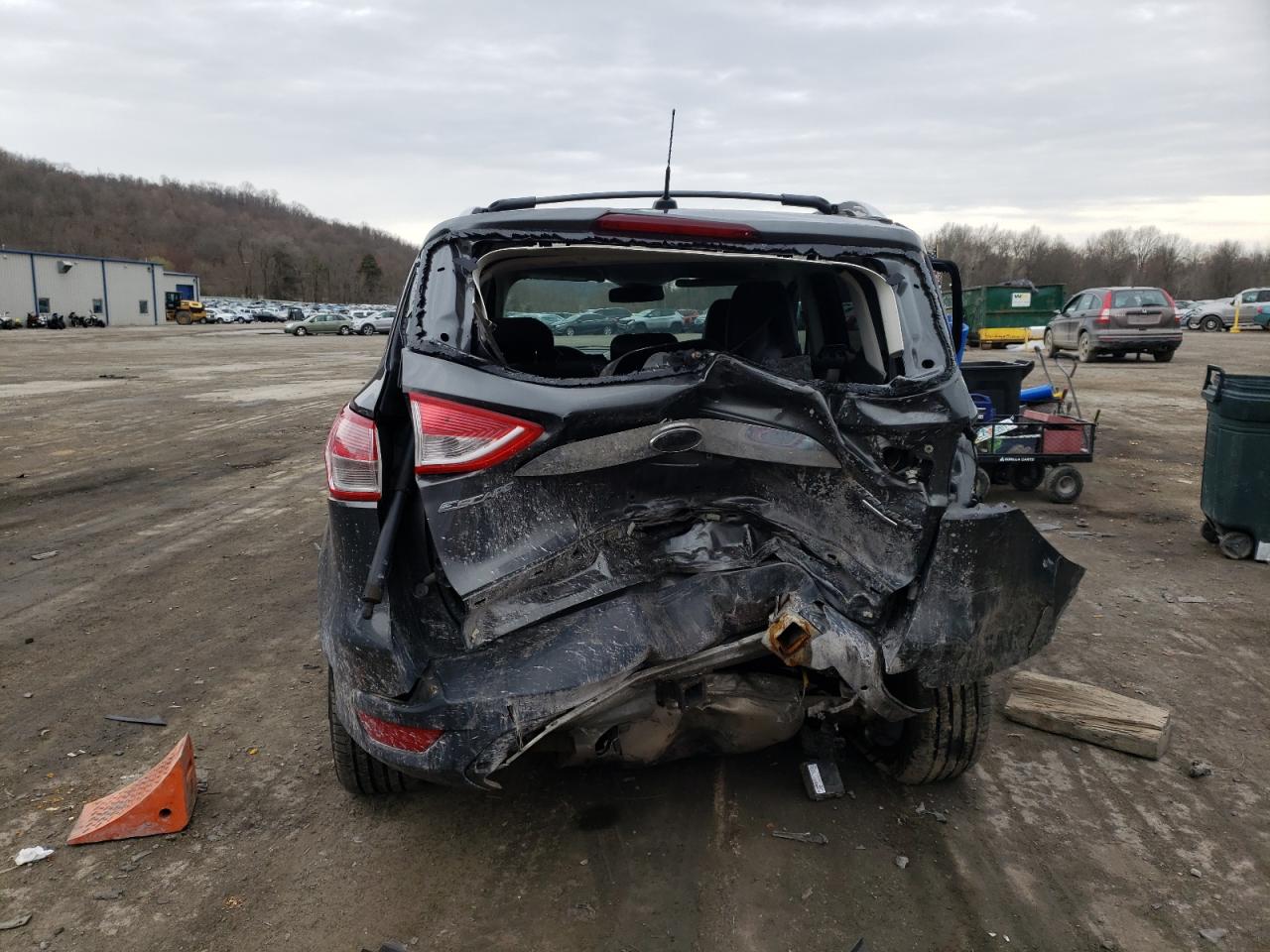 Photo 9 from auction – 2016 FORD ESCAPE with VIN 1FMCU9J92GUB57109