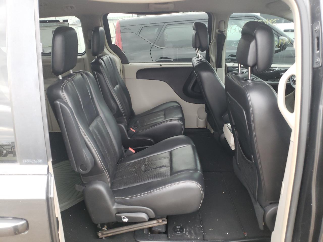 Photo 6 from auction – 2011 CHRYSLER TOWN & COU with VIN 2A4RR8DG9BR658972