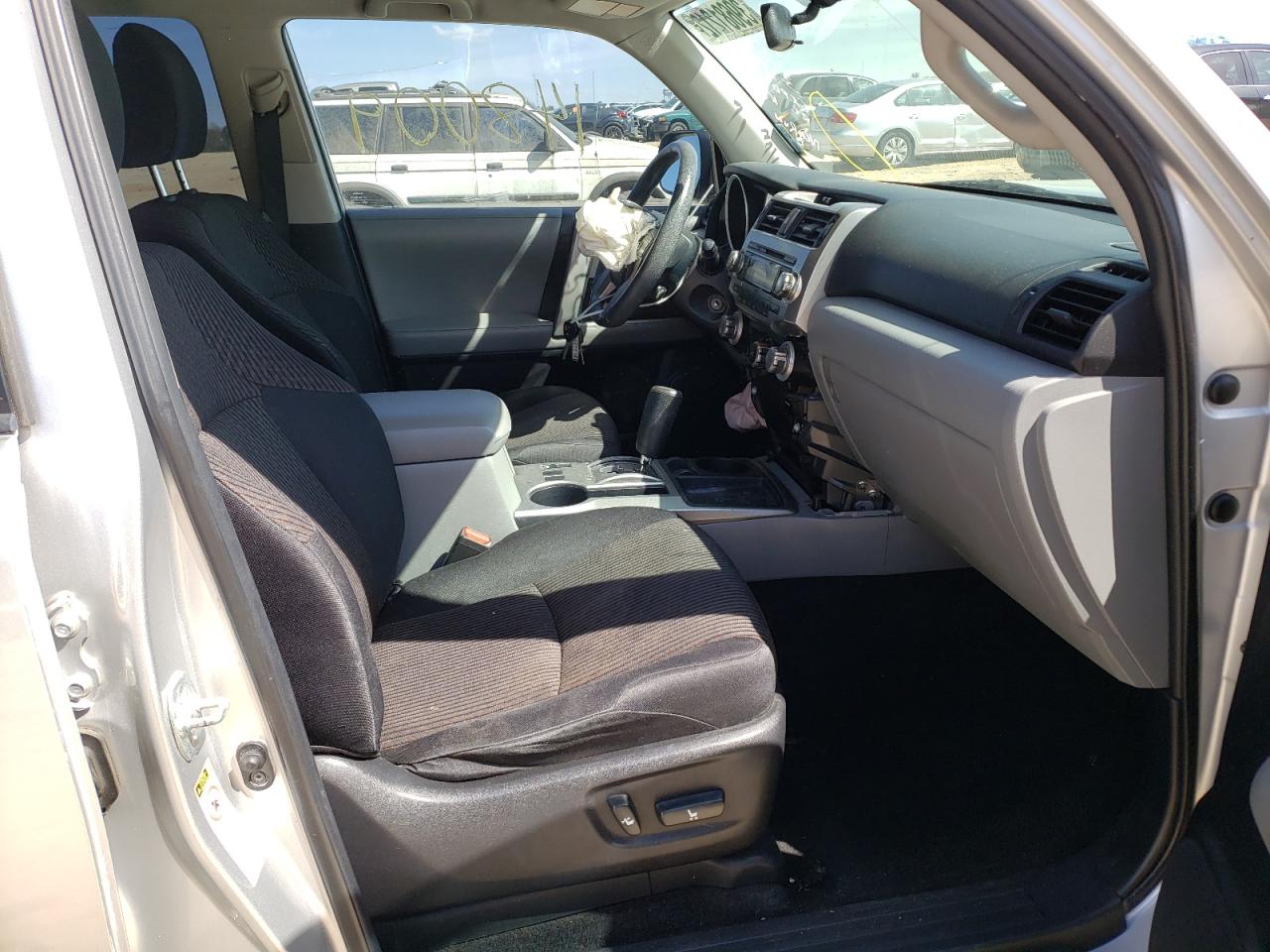 Zdjęcie 5 z aukcji – 2012 TOYOTA 4RUNNER SR z VIN JTEZU5JRXC5035931