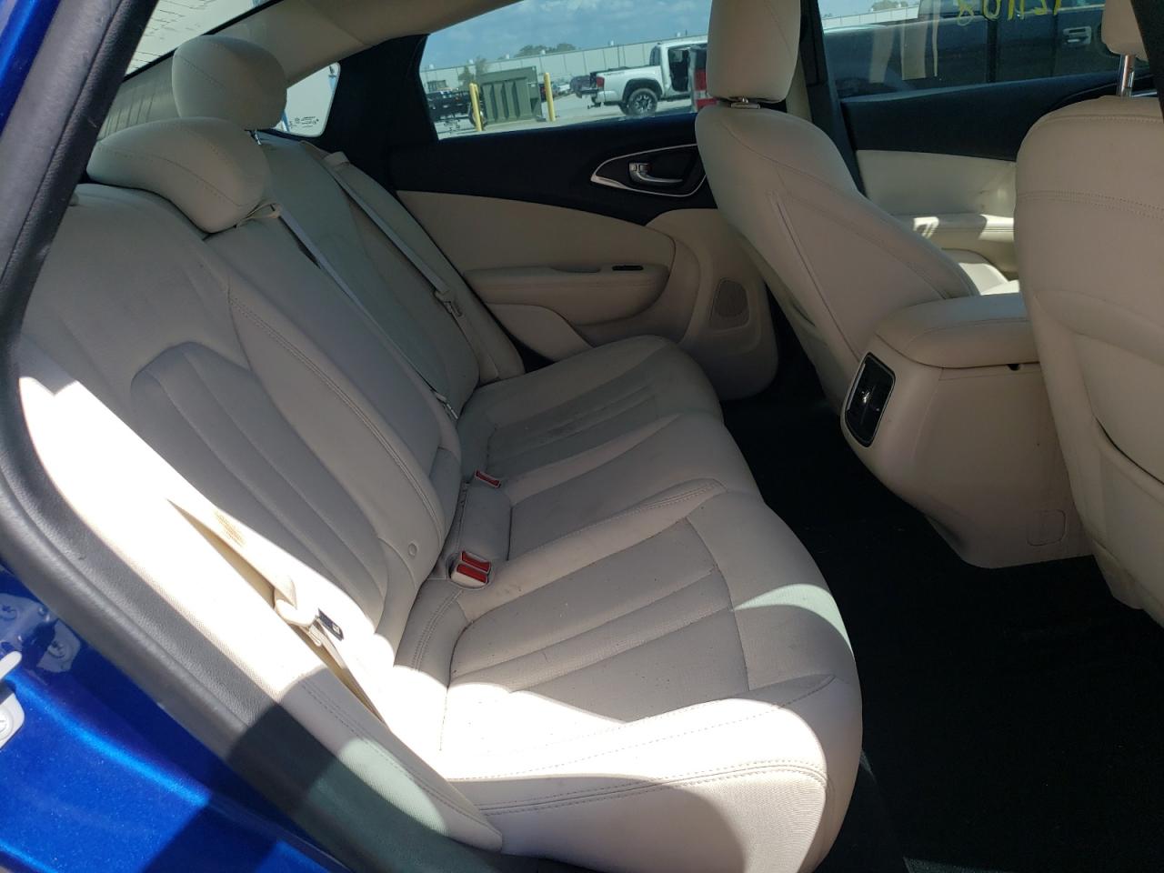 Photo 6 from auction – 2015 CHRYSLER 200 LIMITE with VIN 1C3CCCAB0FN524495