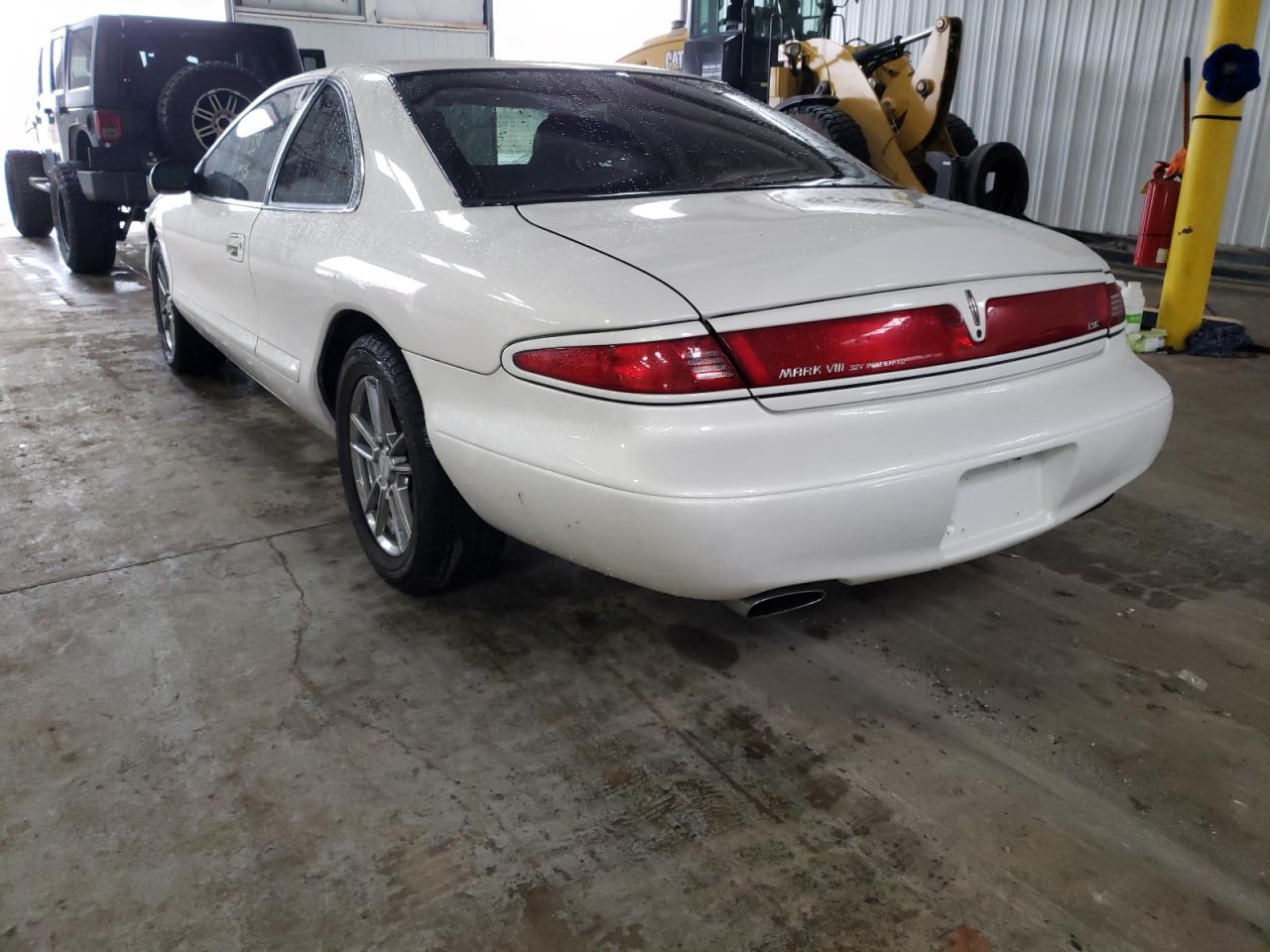Photo 3 from auction – 1998 LINCOLN MARK VIII with VIN 1LNFM92V1WY685787