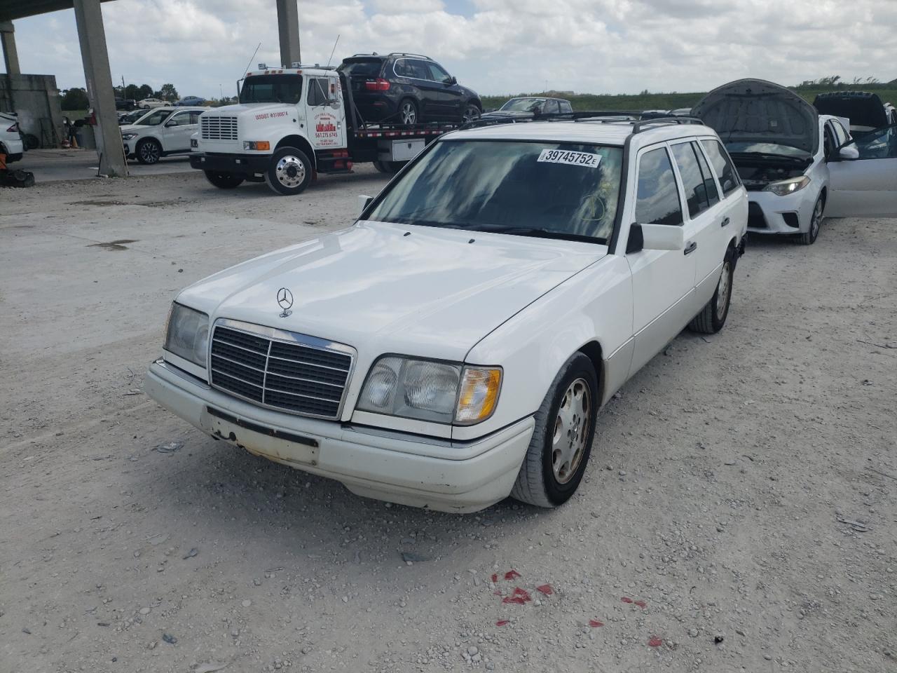 Photo 2 from auction – 1995 MERCEDES-BENZ E 320 with VIN WDBEA92E8SF308502