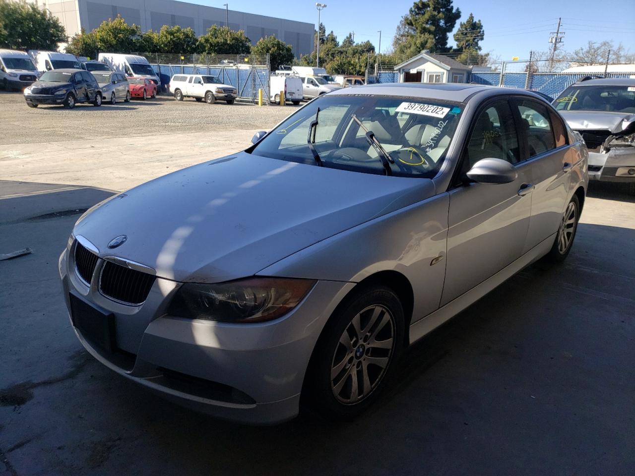 Photo 2 from auction – 2007 BMW 3 SERIES with VIN WBAVA33547KX78759
