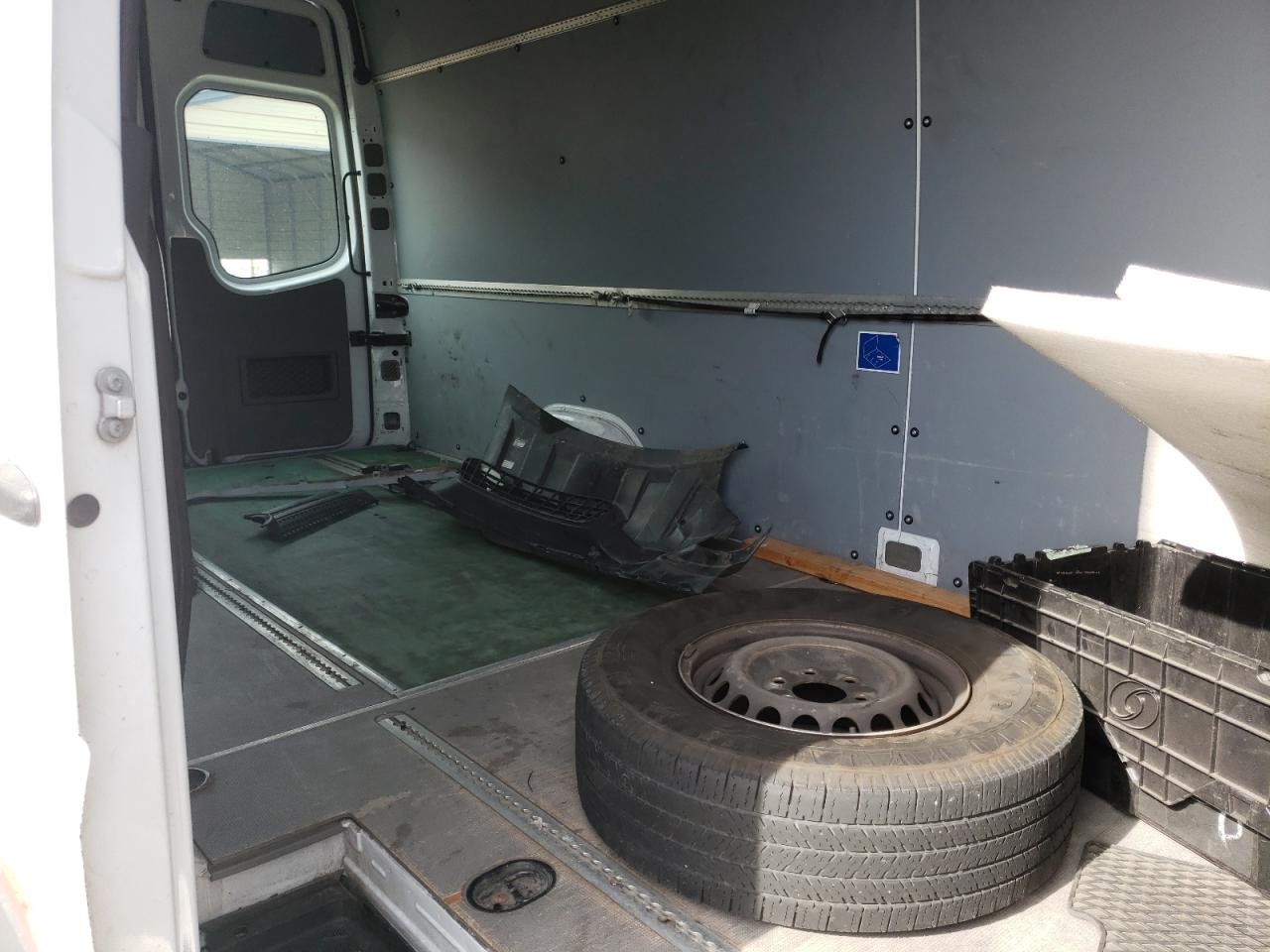 Photo 6 from auction – 2015 MERCEDES-BENZ SPRINTER 2 with VIN WD3PE8DC1F5981559