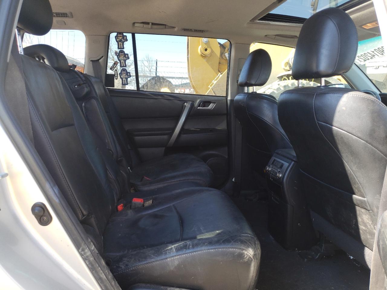 Photo 6 from auction – 2010 TOYOTA HIGHLANDER with VIN 5TDJK3EH1AS029472