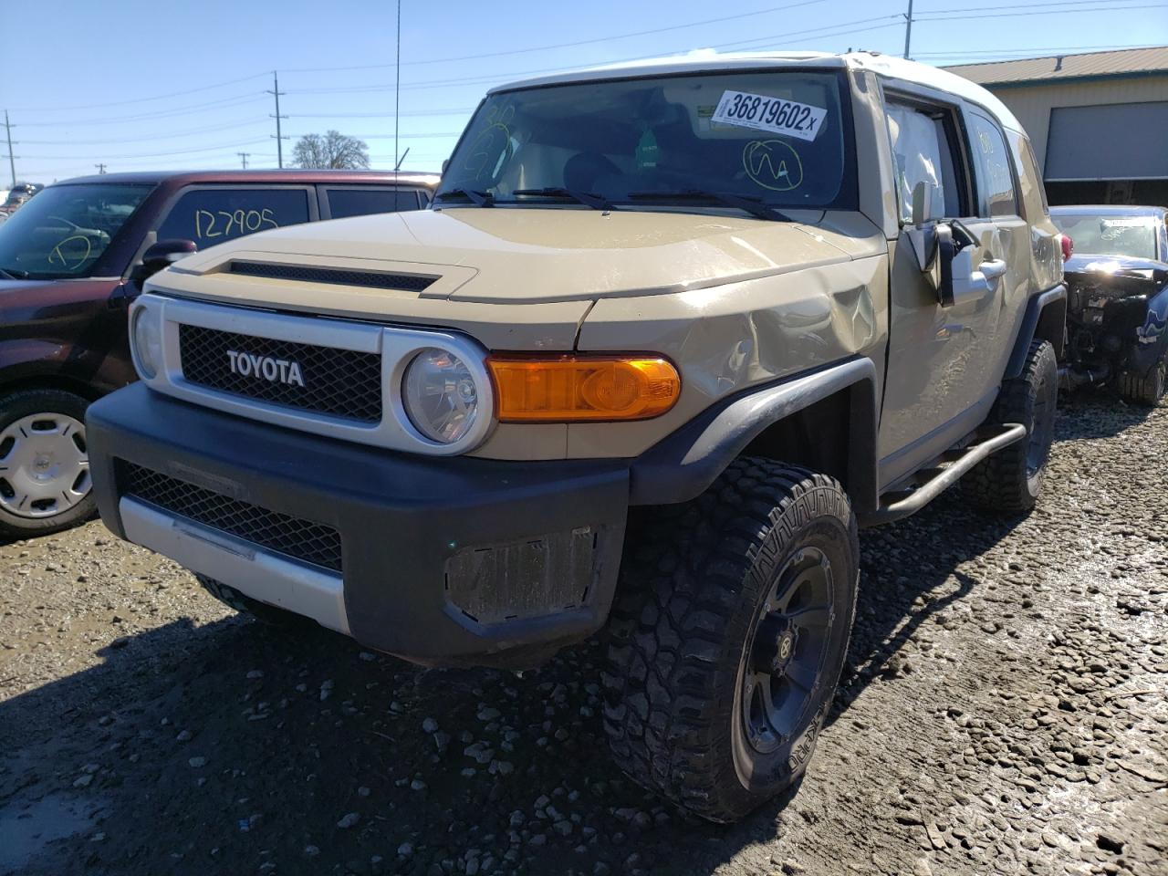 Photo 2 from auction – 2012 TOYOTA FJ CRUISER with VIN JTEBU4BF6CK129192