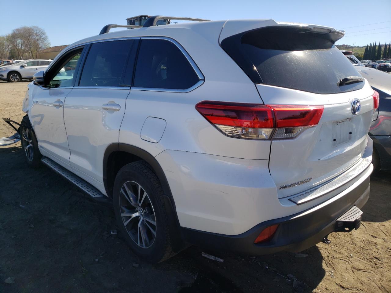 Photo 3 from auction – 2017 TOYOTA HIGHLANDER with VIN 5TDBGRFH2HS033676