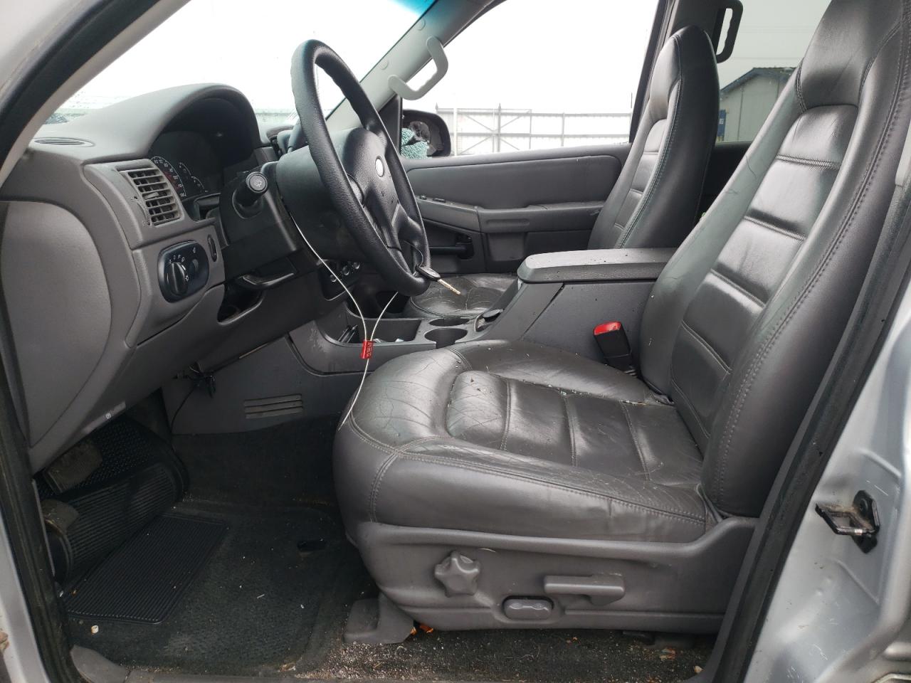 Photo 5 from auction – 2002 FORD EXPLORER X with VIN 1FMZU73W52UB23286