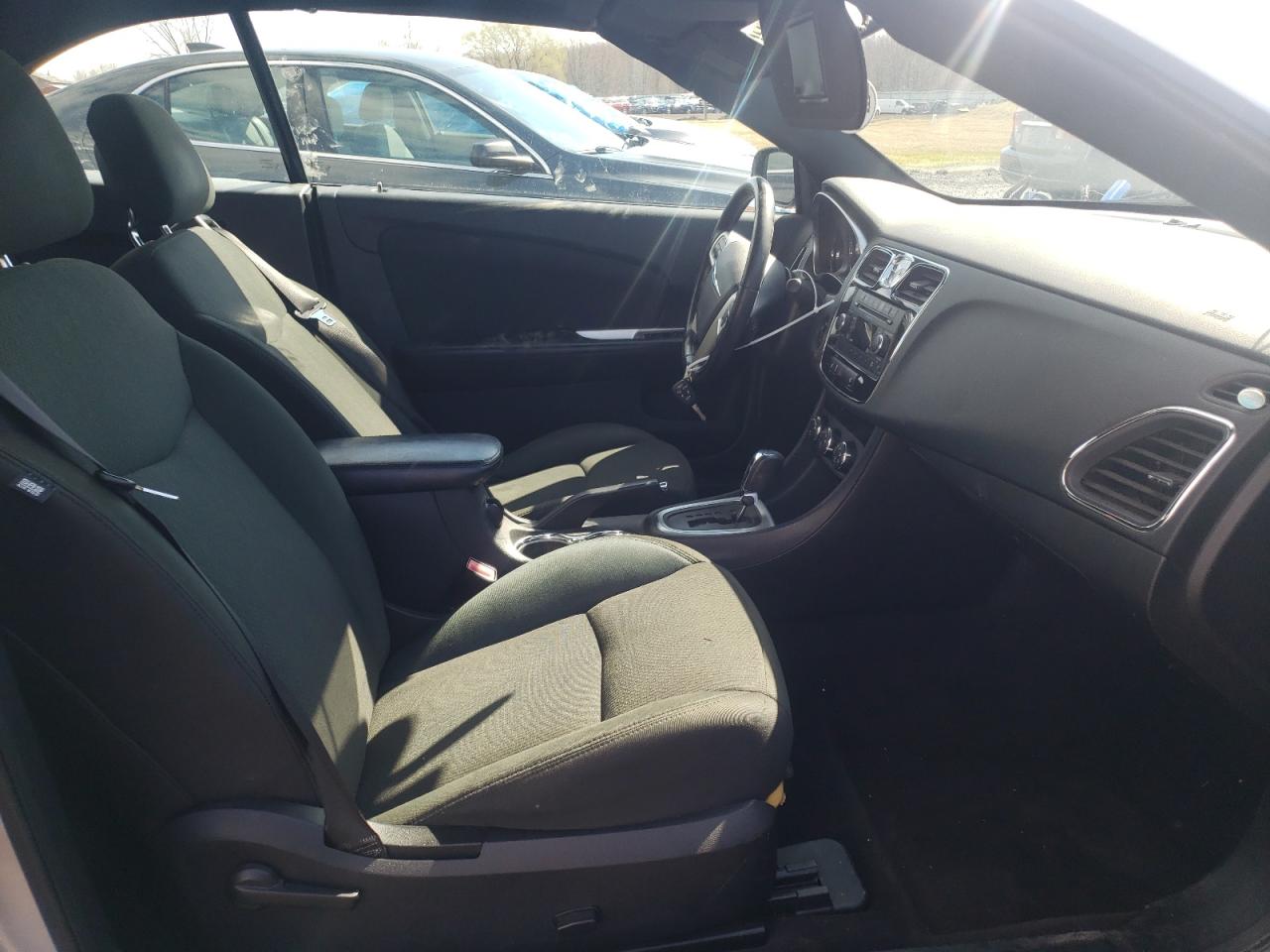 Photo 5 from auction – 2011 CHRYSLER 200 TOURIN with VIN 1C3BC2EG3BN554581