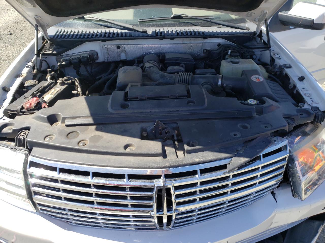 Photo 7 from auction – 2010 LINCOLN NAVIGATOR with VIN 5LMJJ3J58AEJ01667