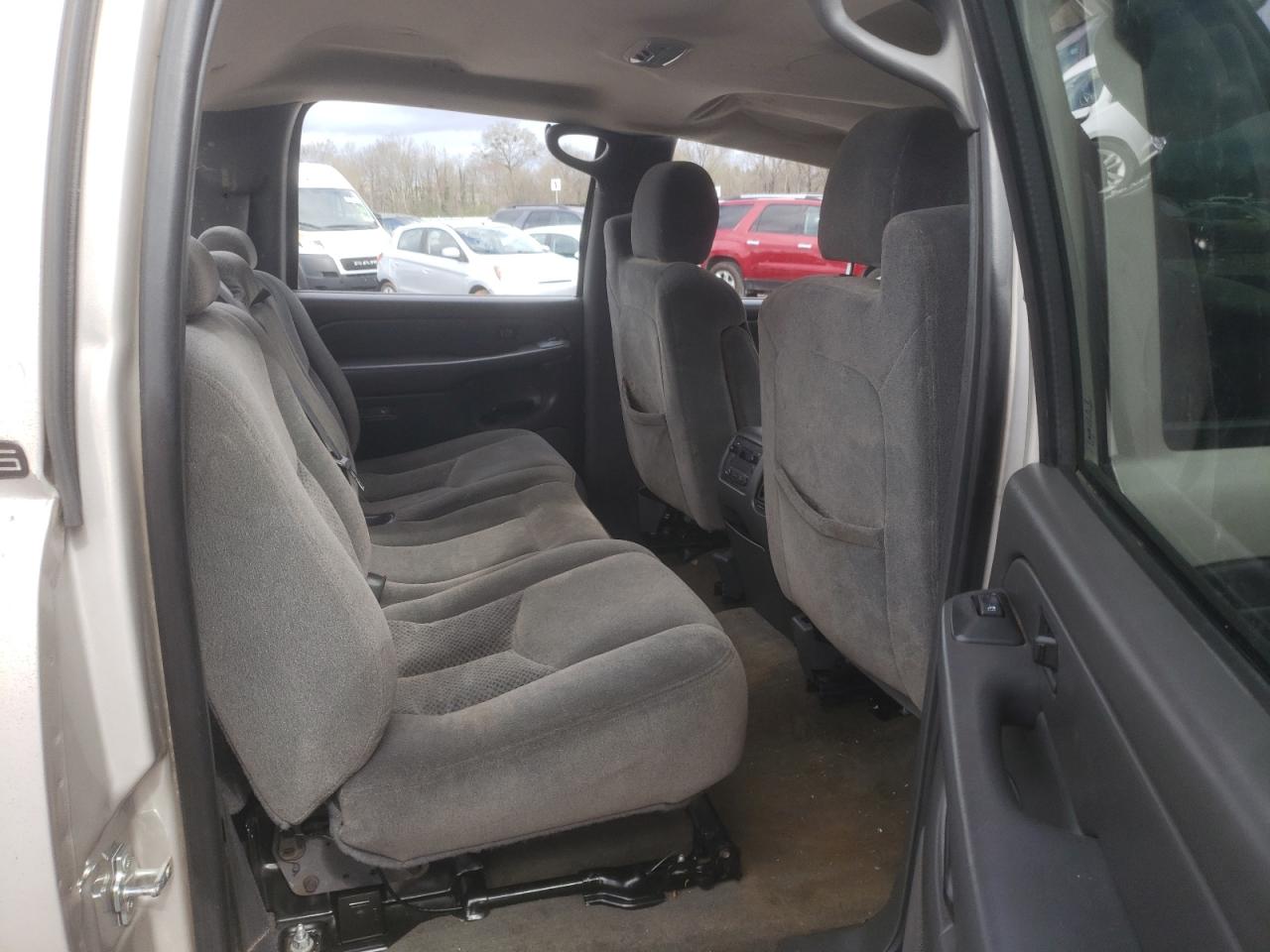 Photo 6 from auction – 2005 CHEVROLET SILVERADO with VIN 1GCHC23U95F859872