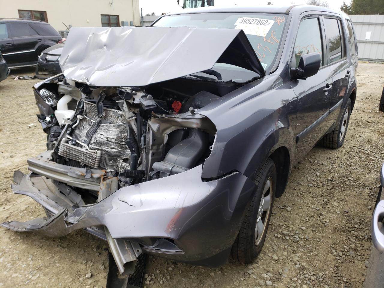 Photo 2 from auction – 2015 HONDA PILOT LX with VIN 5FNYF4H20FB076679