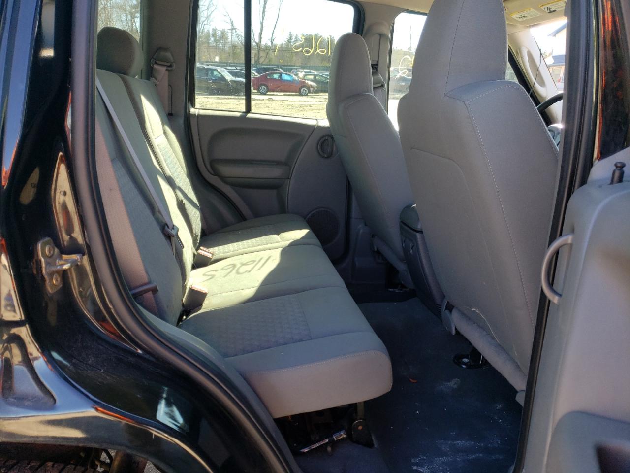 Photo 6 from auction – 2007 JEEP LIBERTY with VIN 1J4GL48K67W647183