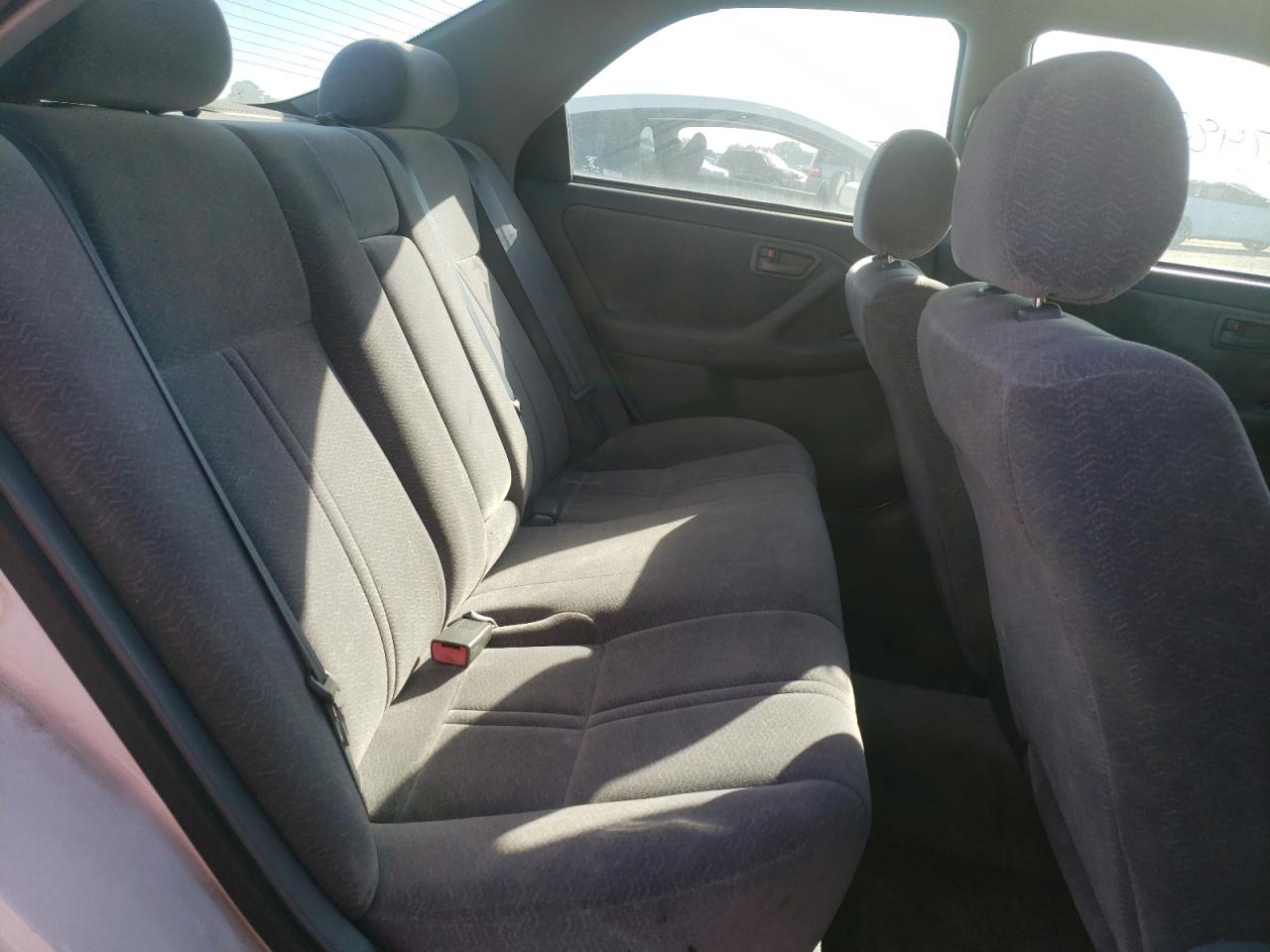 Photo 6 from auction – 1998 TOYOTA CAMRY CE with VIN 4T1BG22K0WU201750