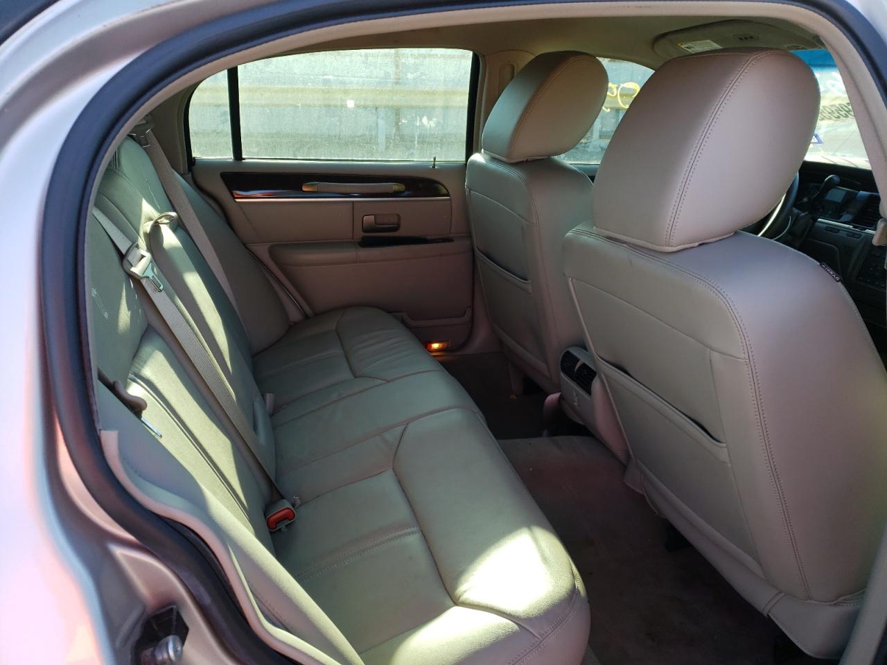 Photo 6 from auction – 2011 LINCOLN TOWN CAR S with VIN 2LNBL8CV9BX752480