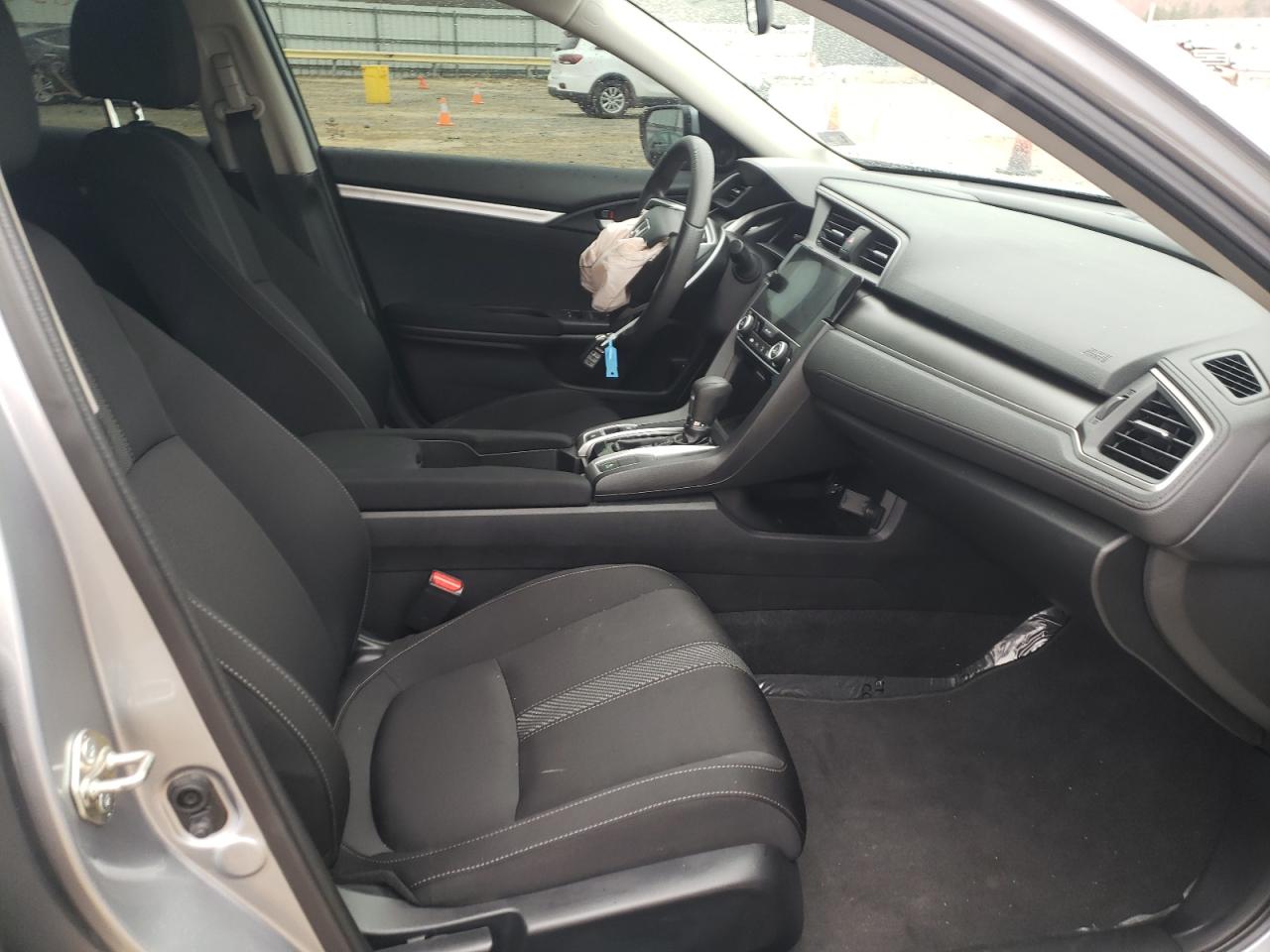 Photo 5 from auction – 2018 HONDA CIVIC EX with VIN 19XFC2F77JE026864