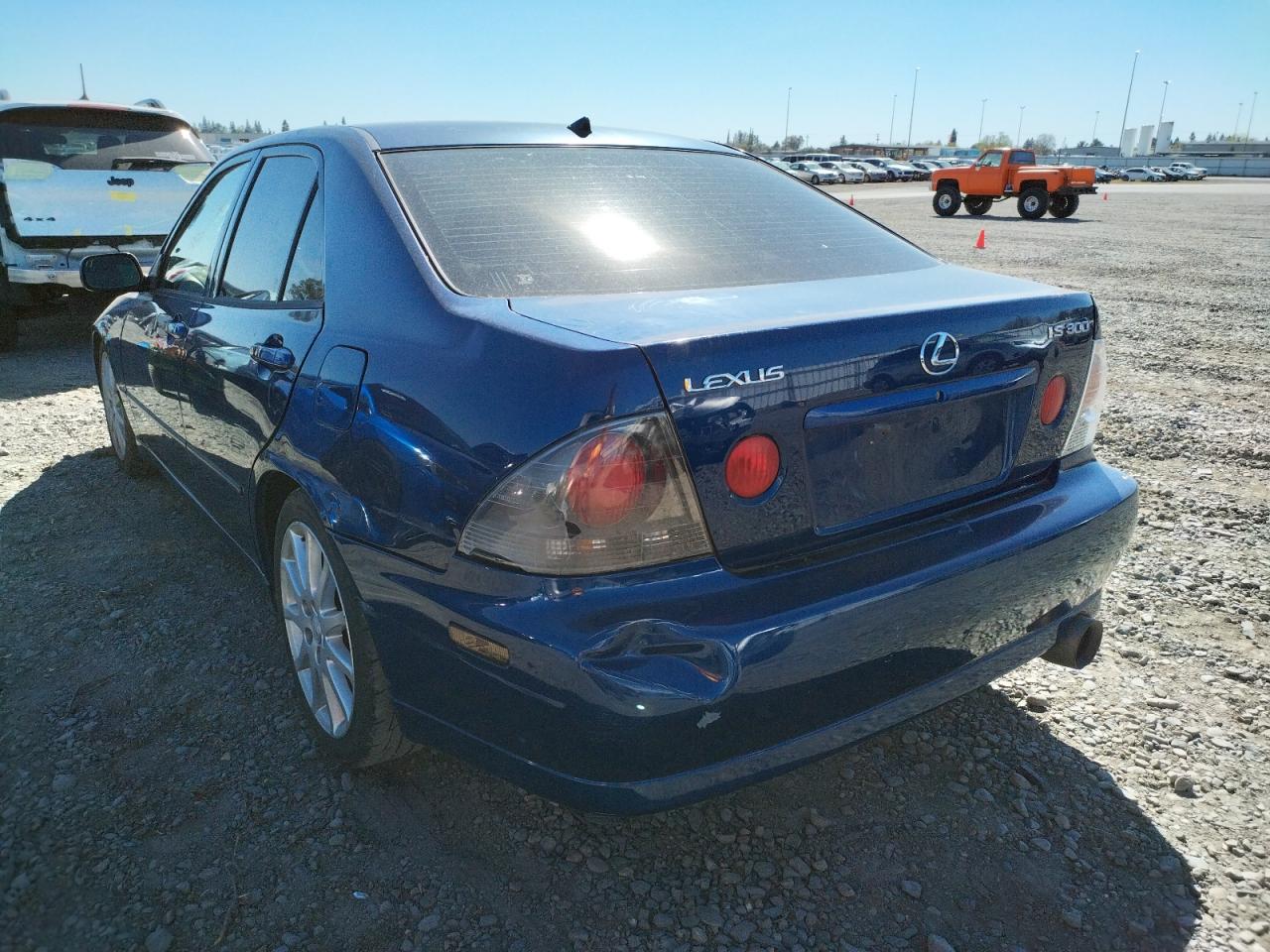 Photo 3 from auction – 2001 LEXUS IS 300 with VIN JTHBD182910027190