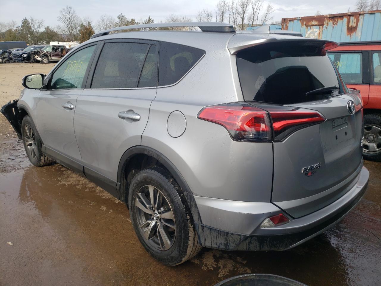Photo 3 from auction – 2017 TOYOTA RAV4 XLE with VIN 2T3RFREV5HW632529