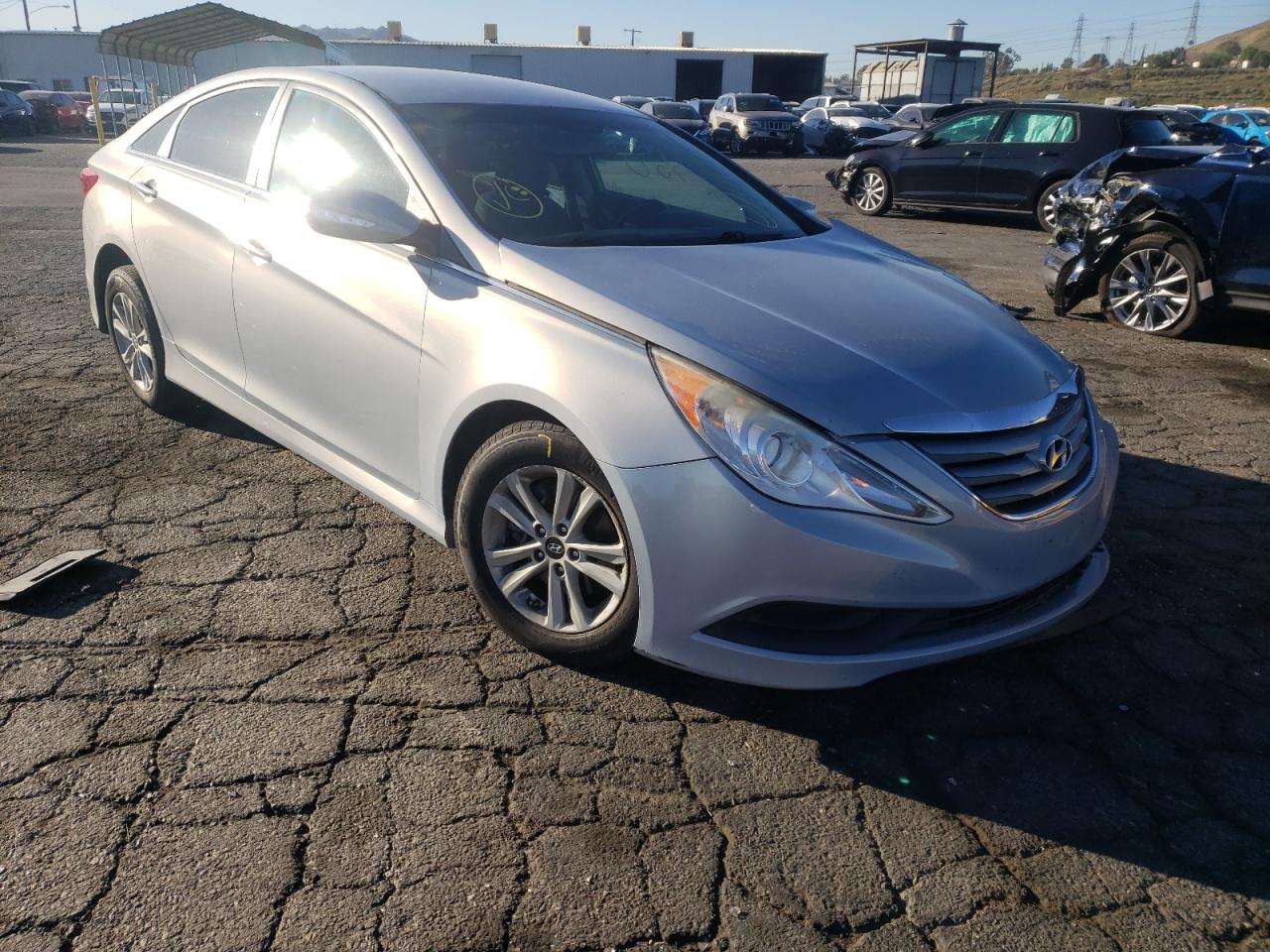 HYUNDAI SONATA GLS 2014 with VIN 5NPEB4AC4EH882087 - Photo from auction
