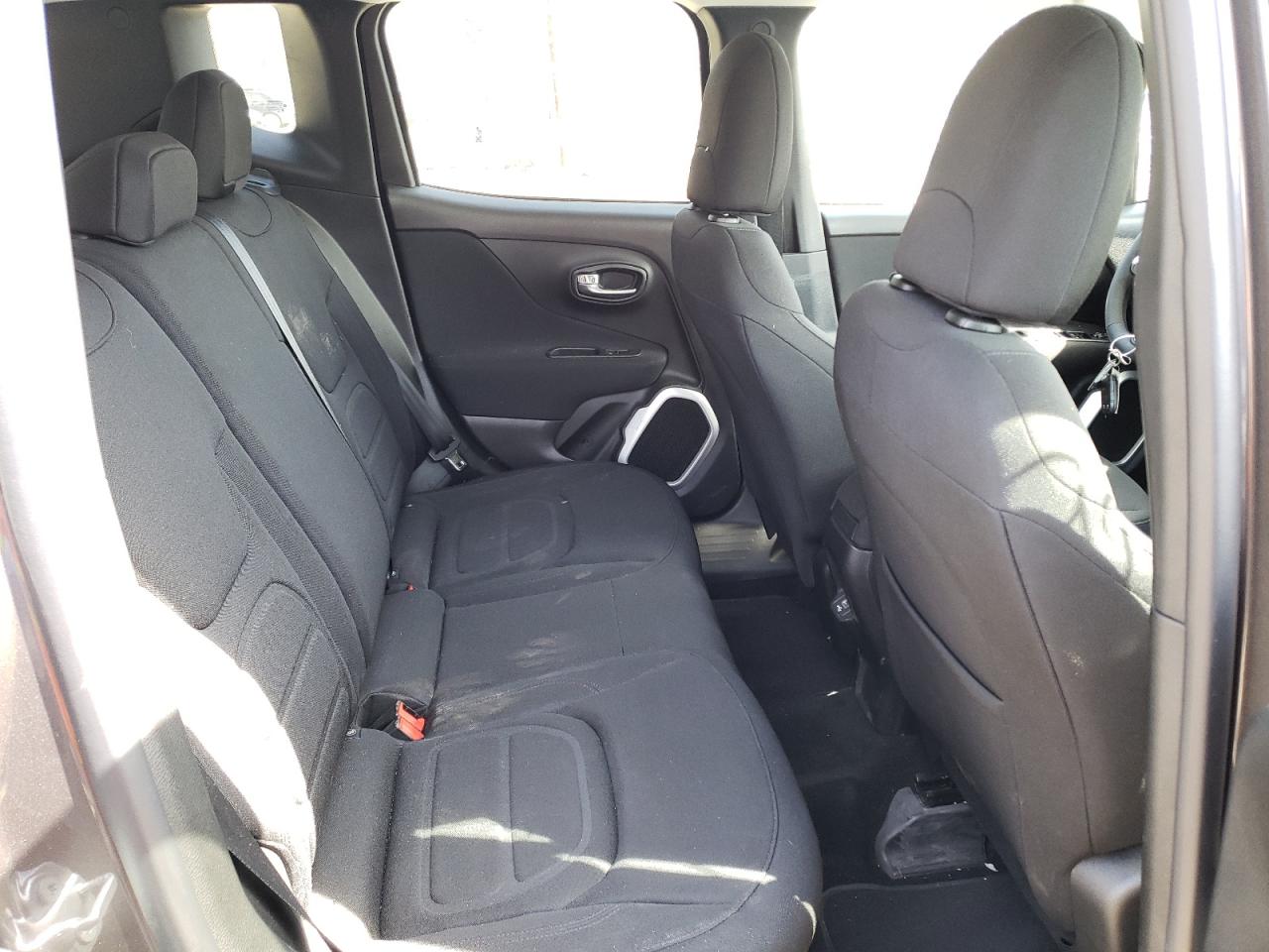 Photo 6 from auction – 2018 JEEP RENEGADE L with VIN ZACCJBBBXJPJ23060