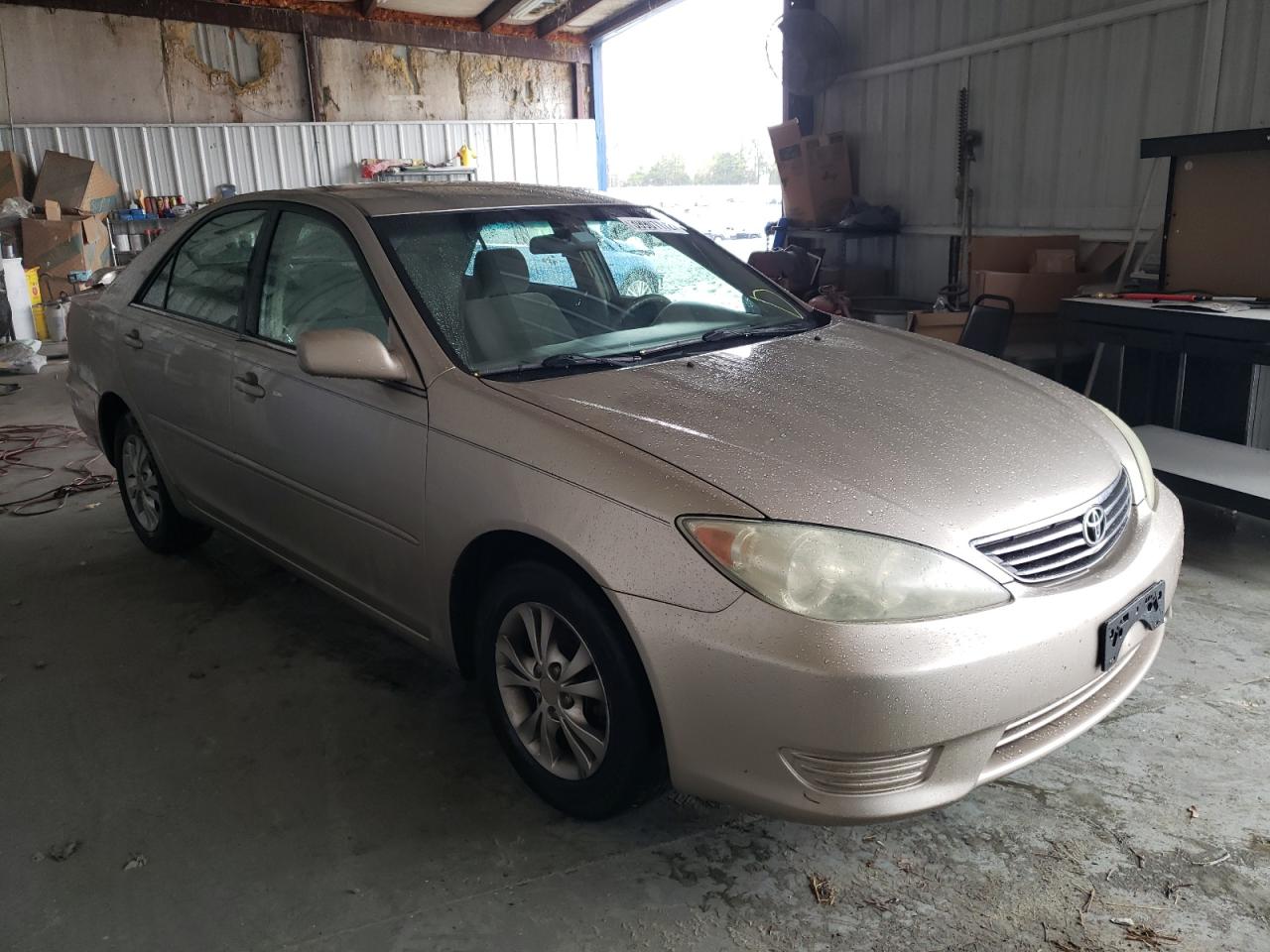 TOYOTA CAMRY LE 2005 with VIN 4T1BF32K15U106251 - Photo from auction
