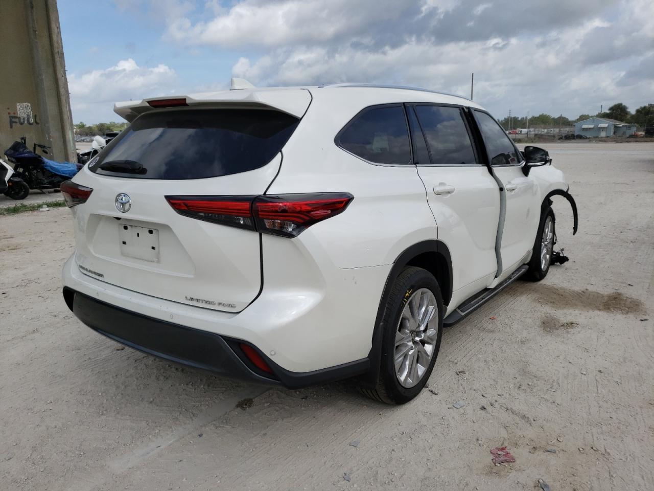 Photo 14 from auction – 2020 TOYOTA HIGHLANDER with VIN 5TDDZRBH9LS045390