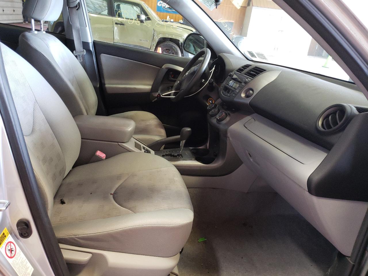 Photo 5 from auction – 2009 TOYOTA RAV4 with VIN JTMBF35VX95008426
