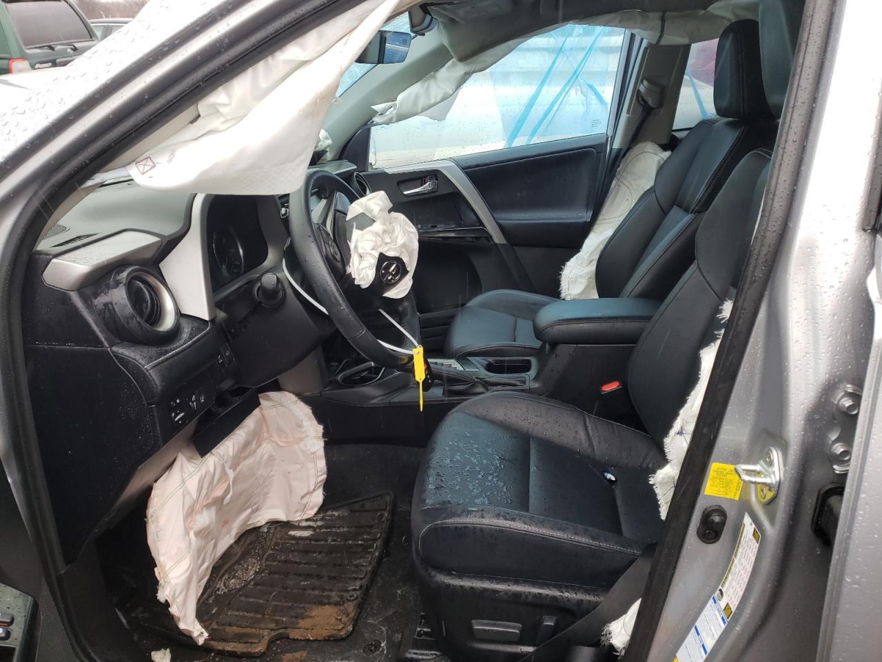 Photo 5 from auction – 2017 TOYOTA RAV4 LIMIT with VIN 2T3DFREV1HW687683
