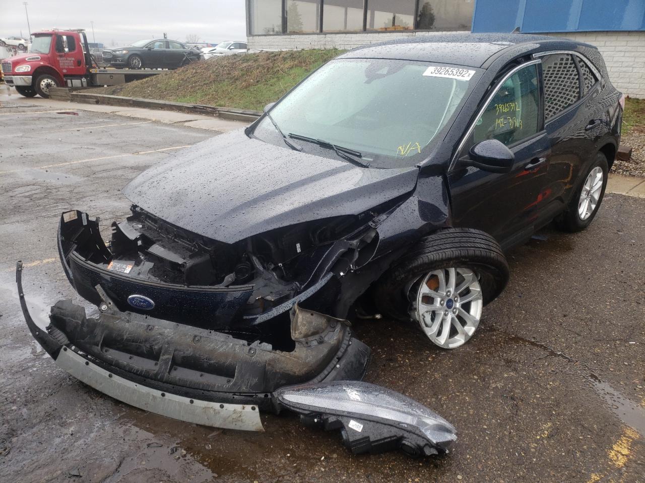 Photo 2 from auction – 2021 FORD ESCAPE SE with VIN 1FMCU9G64MUB22547