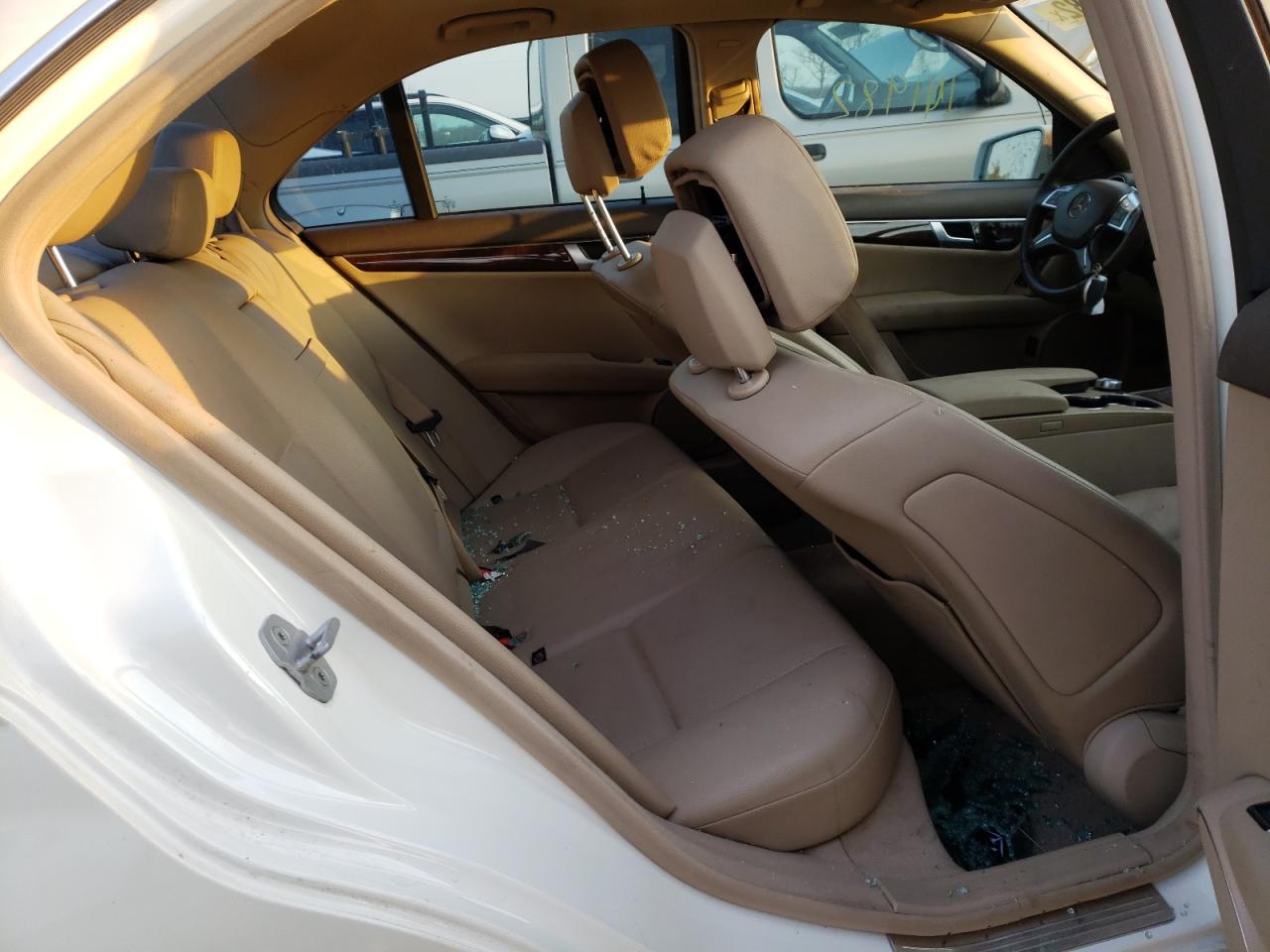 Photo 6 from auction – 2012 MERCEDES-BENZ C 300 4MAT with VIN WDDGF8BB0CA605070