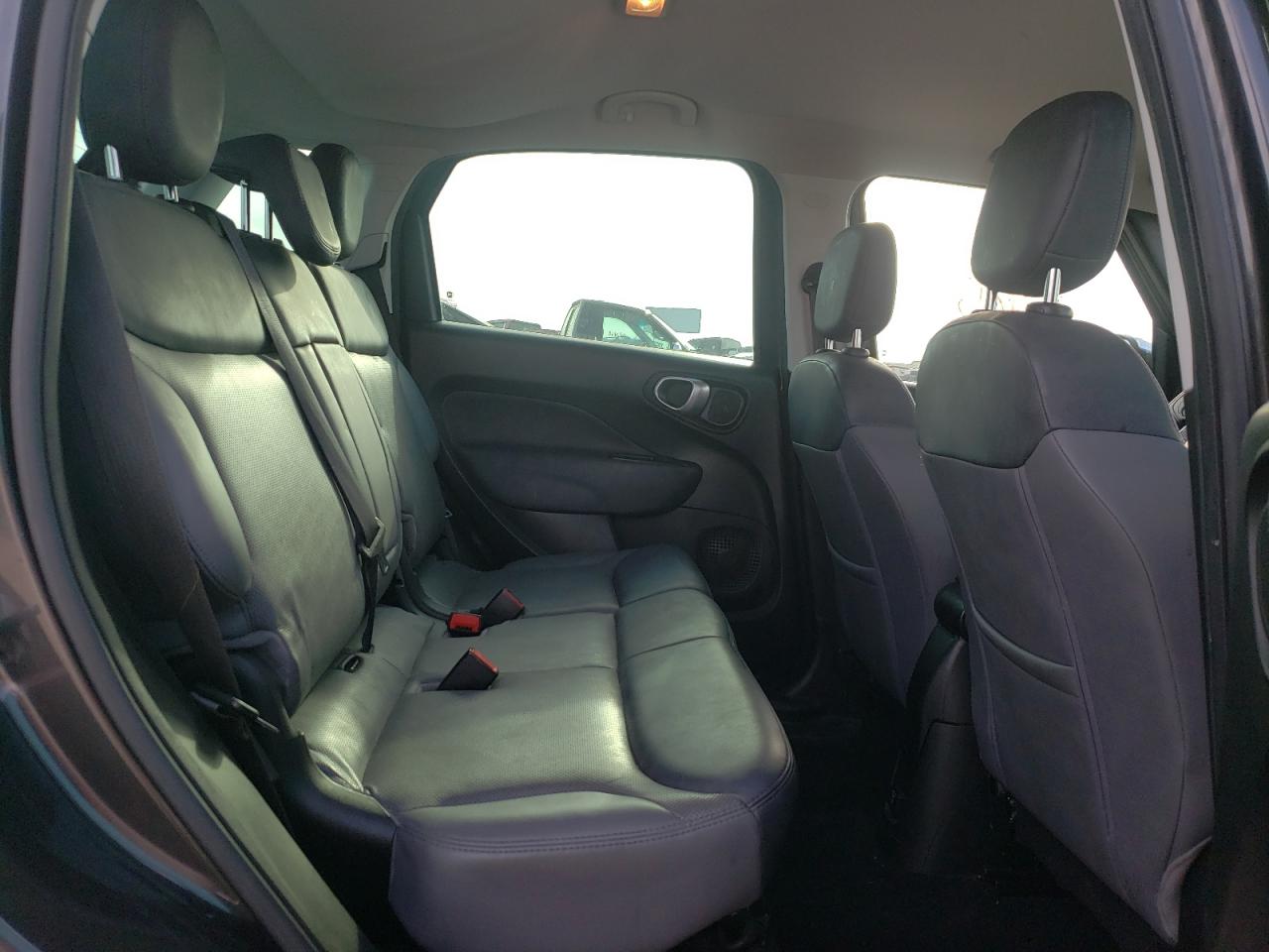 Photo 6 from auction – 2015 FIAT 500L LOUNG with VIN ZFBCFACH8FZ032401