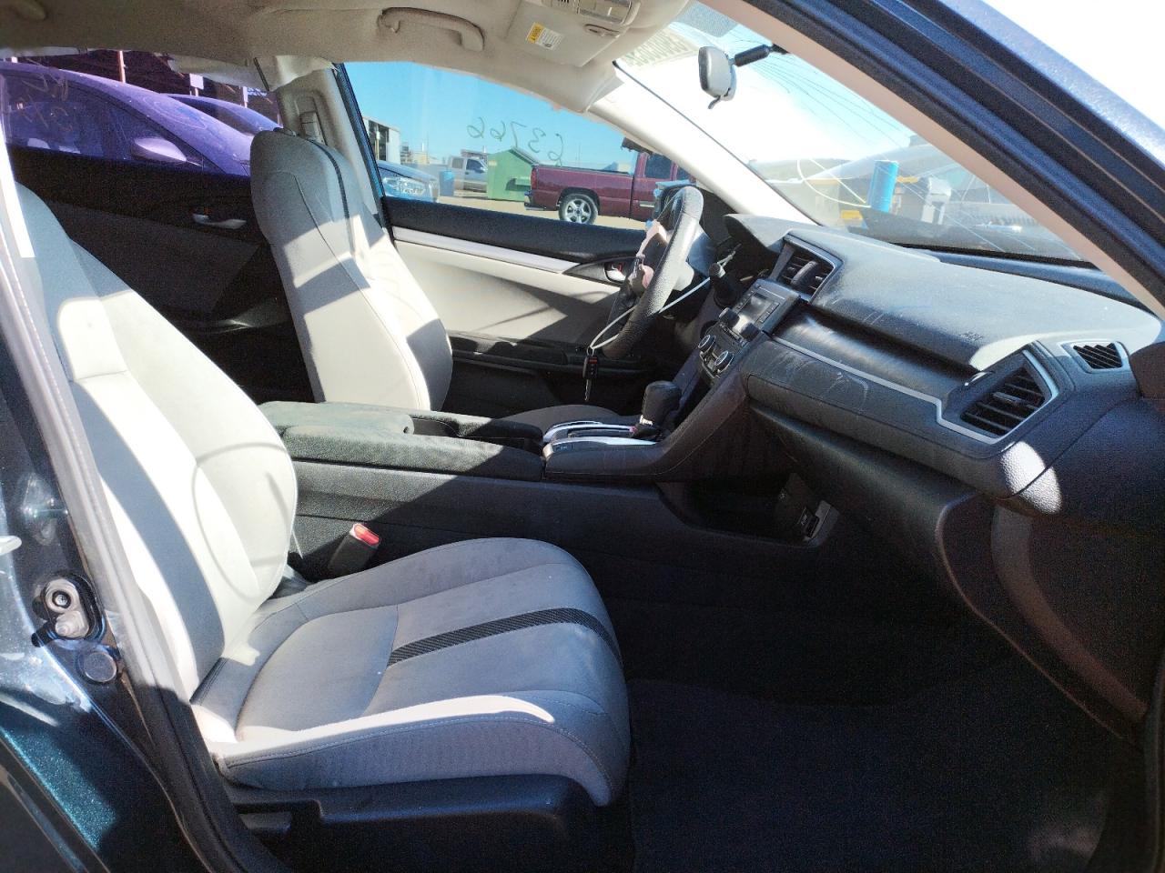 Photo 5 from auction – 2016 HONDA CIVIC LX with VIN 19XFC2F58GE204725