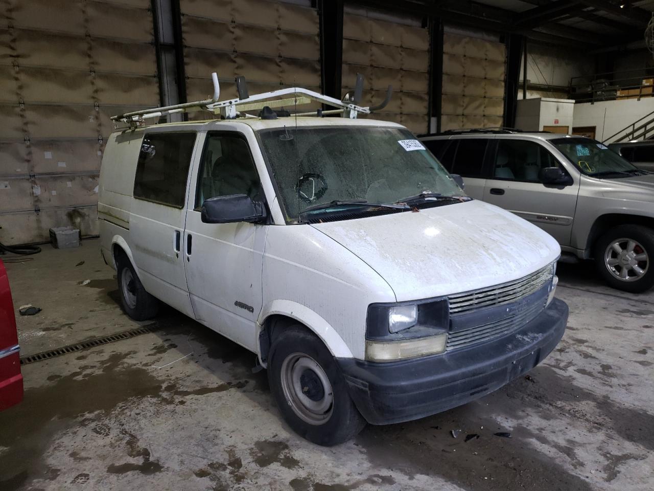 CHEVROLET ASTRO 2000 with VIN 1GCDM19W7YB162923 - Photo from auction