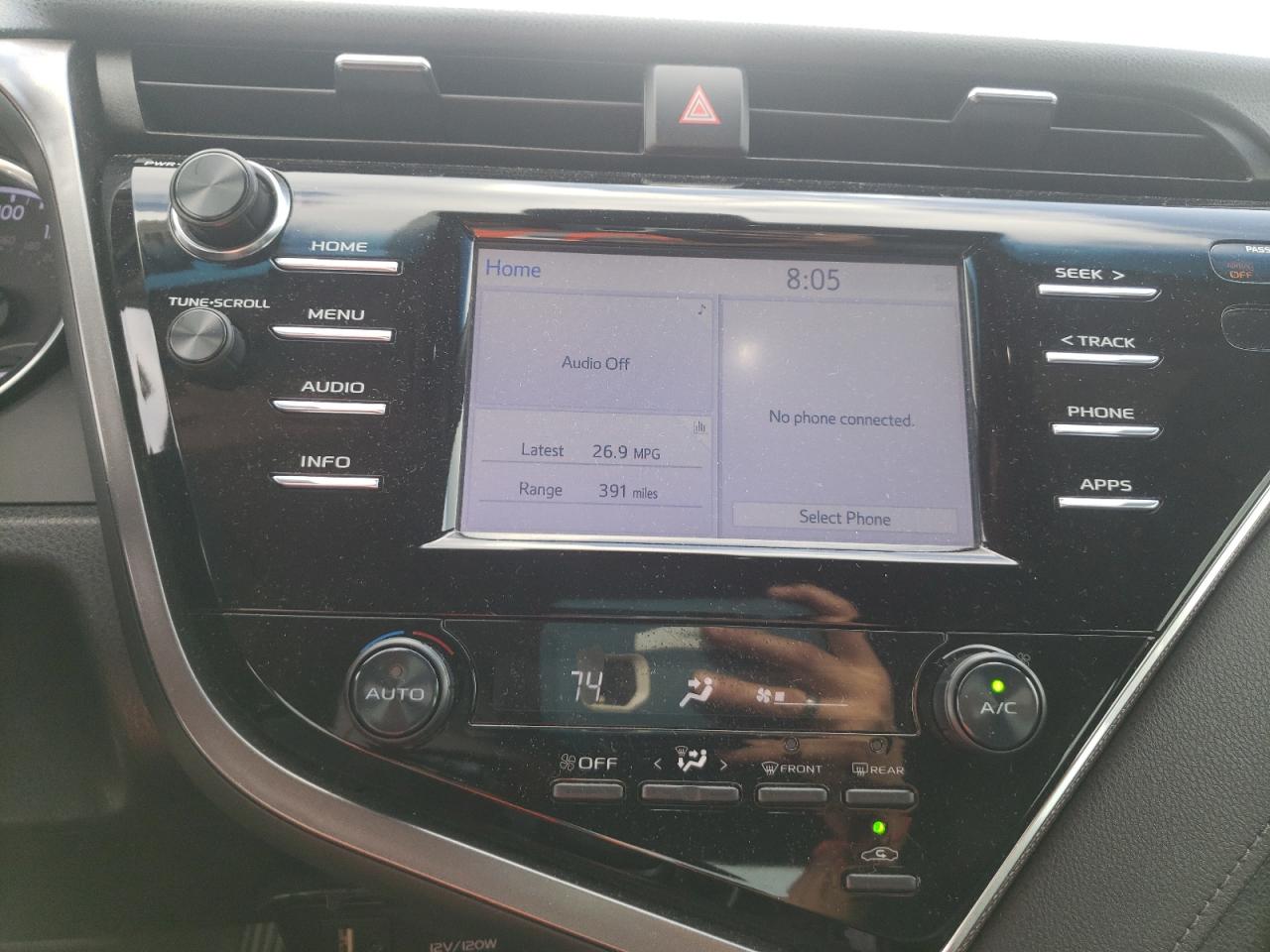 Photo 9 from auction – 2018 TOYOTA CAMRY L with VIN 4T1B11HK0JU653290