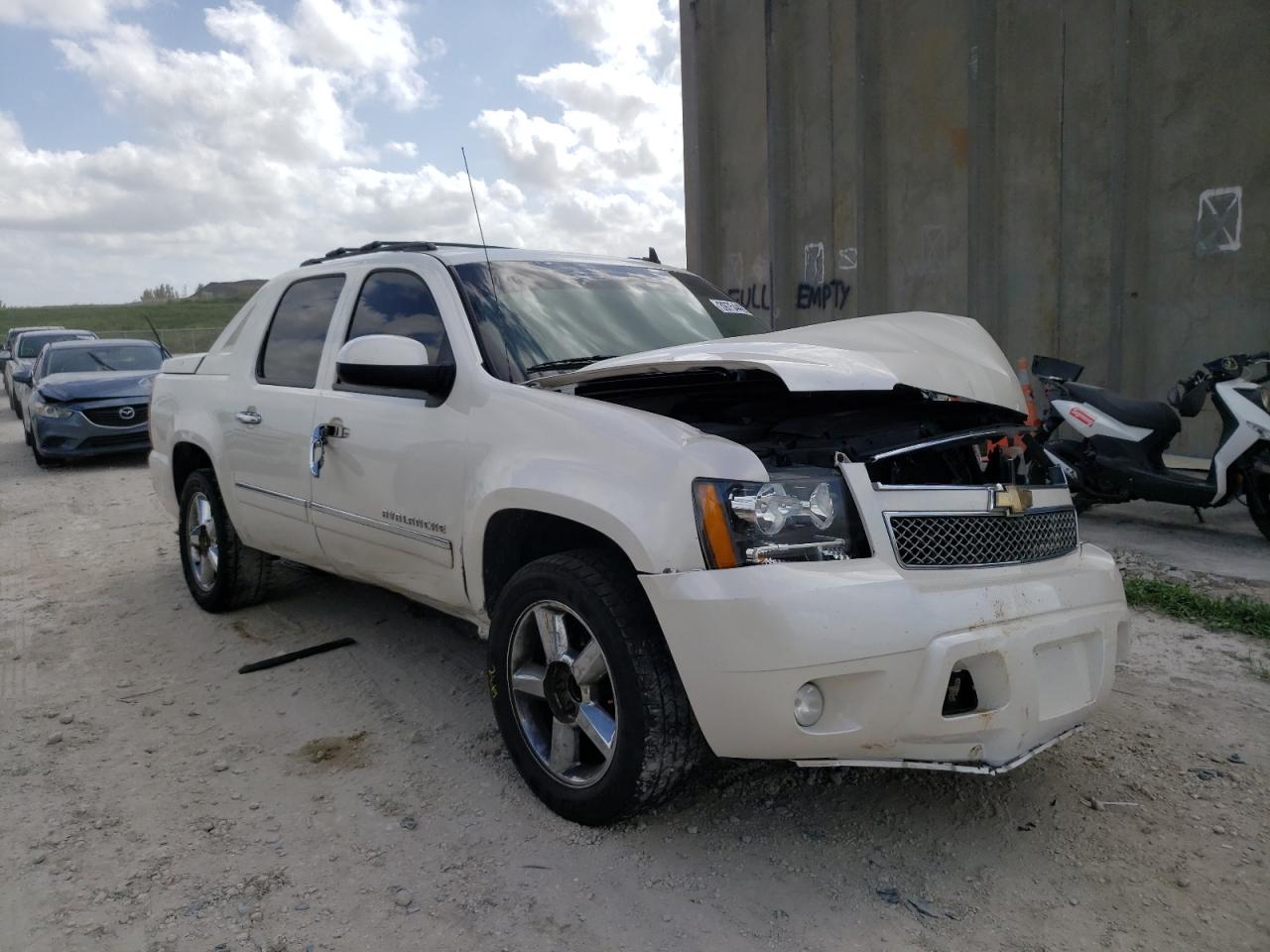 CHEVROLET AVALANCHE 2011 with VIN 3GNMCGE00BG387942 - Photo from auction