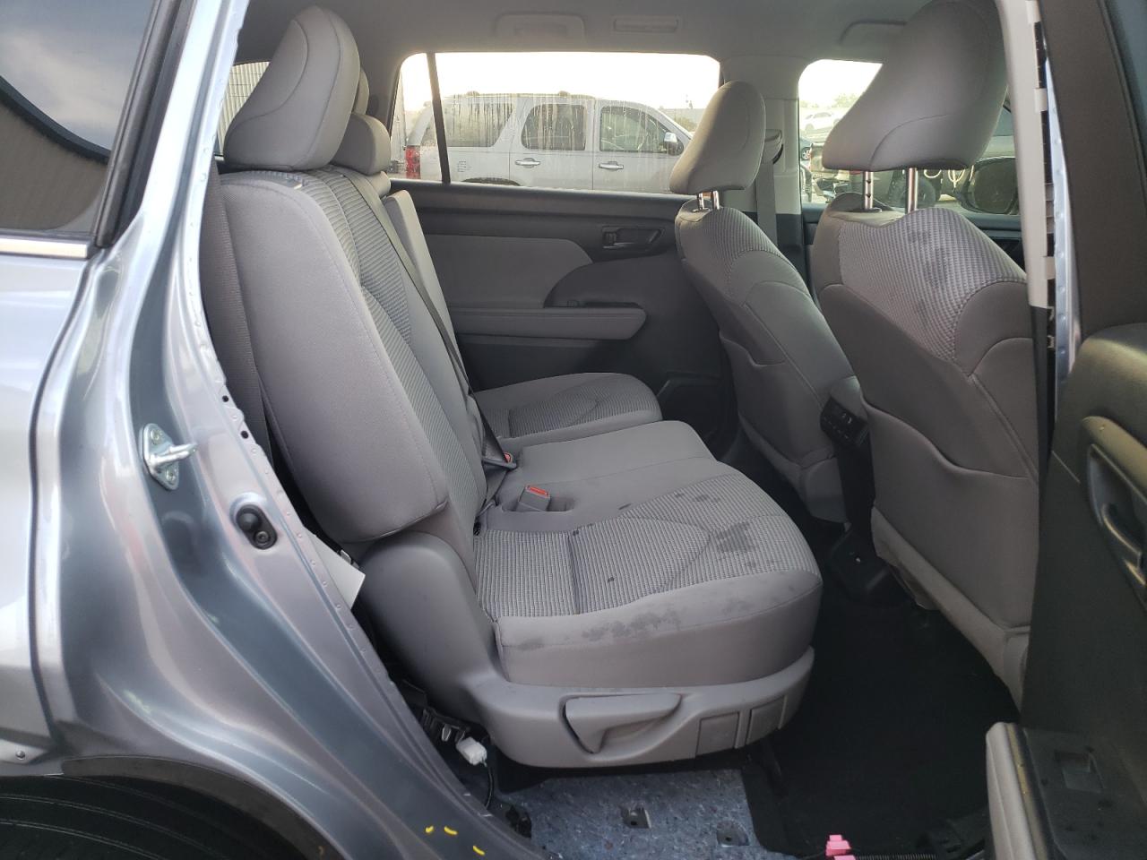 Photo 6 from auction – 2021 TOYOTA HIGHLANDER with VIN 5TDZZRAH6MS043587