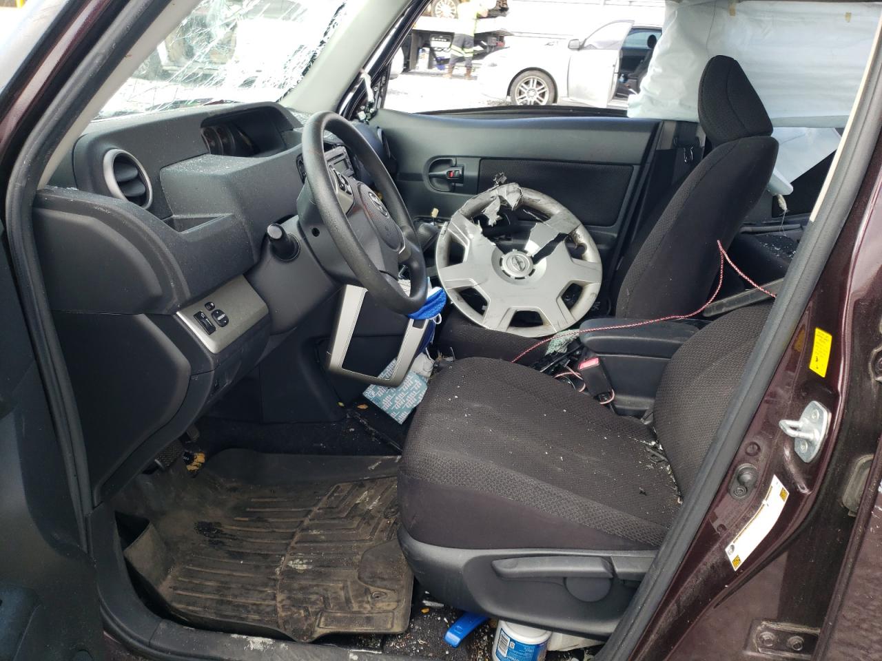 Photo 5 from auction – 2010 TOYOTA SCION XB with VIN JTLZE4FE7A1107579