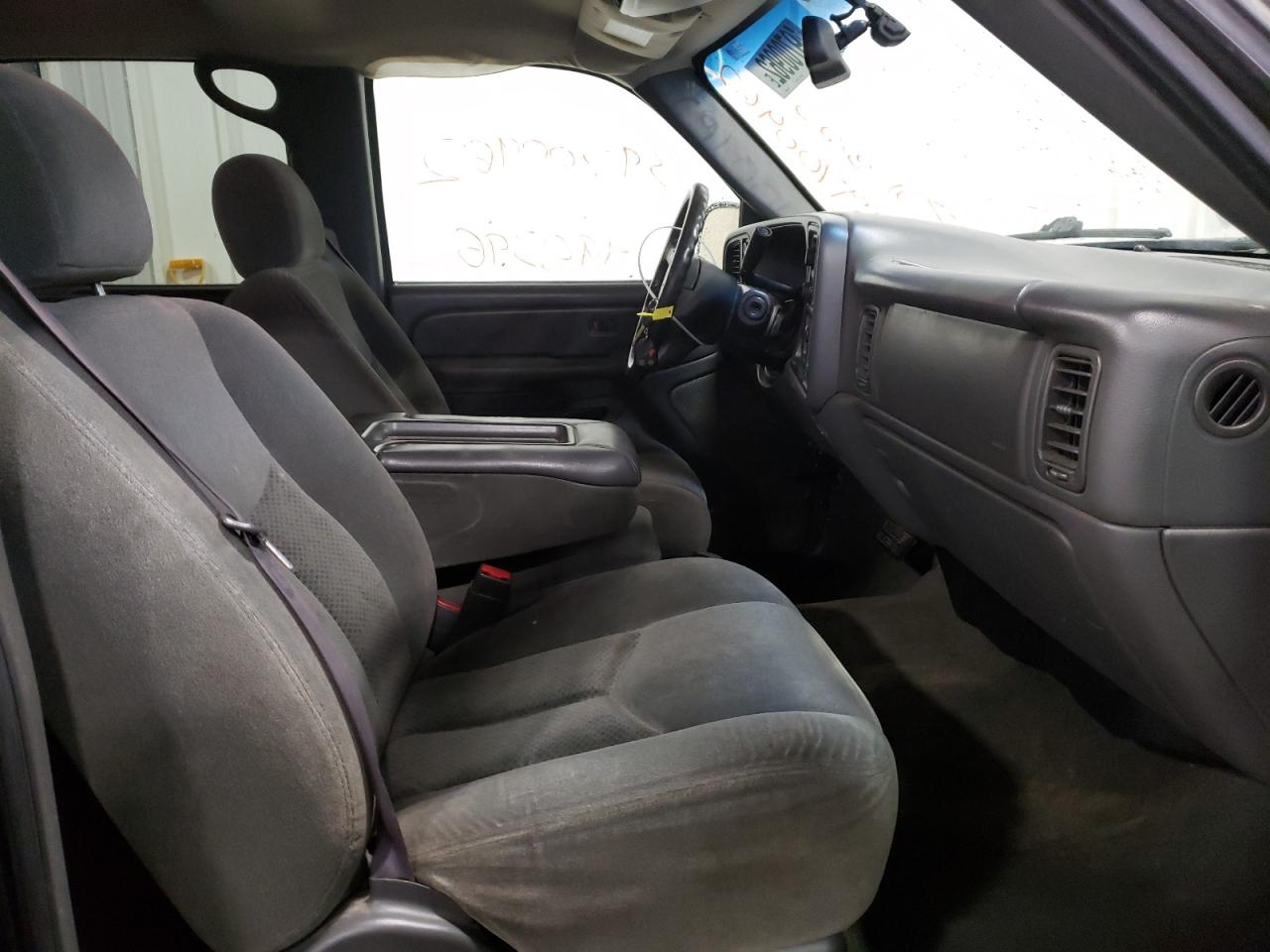 Photo 5 from auction – 2004 CHEVROLET SILVERADO with VIN 2GCEK13T141289573