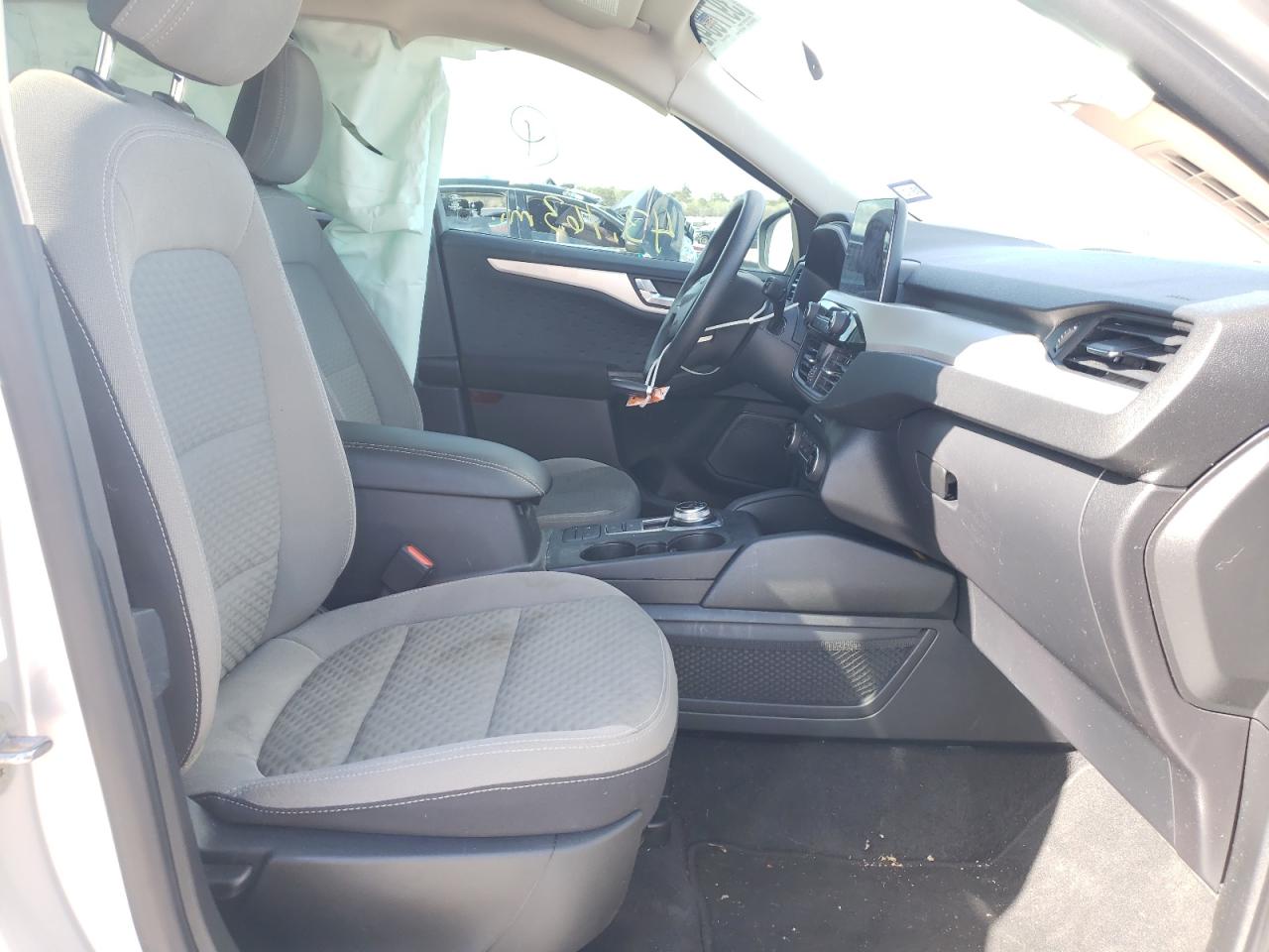 Photo 5 from auction – 2020 FORD ESCAPE SE with VIN 1FMCU0G63LUA75196