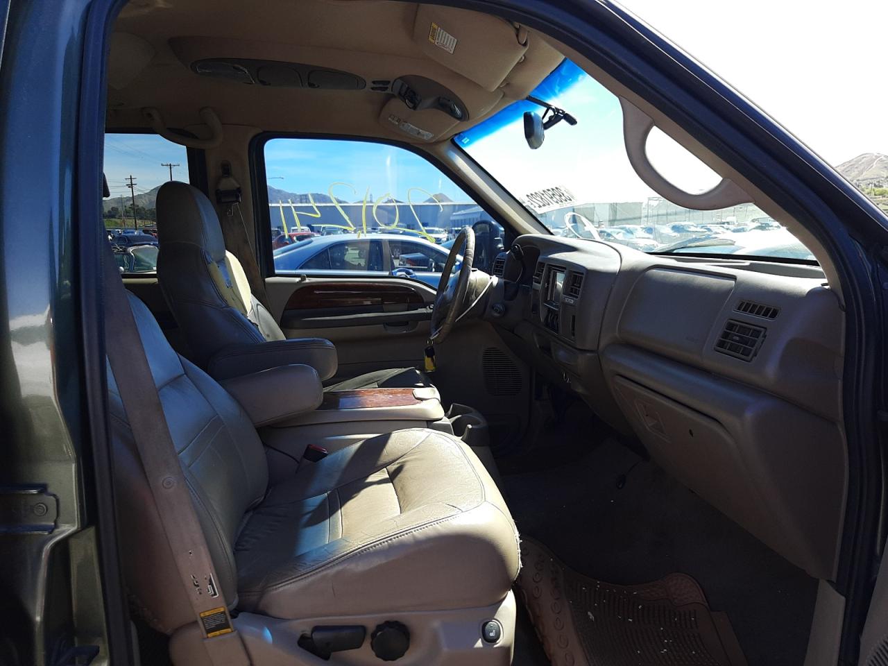 Photo 5 from auction – 2000 FORD EXCURSION with VIN 1FMNU43SXYEB85778