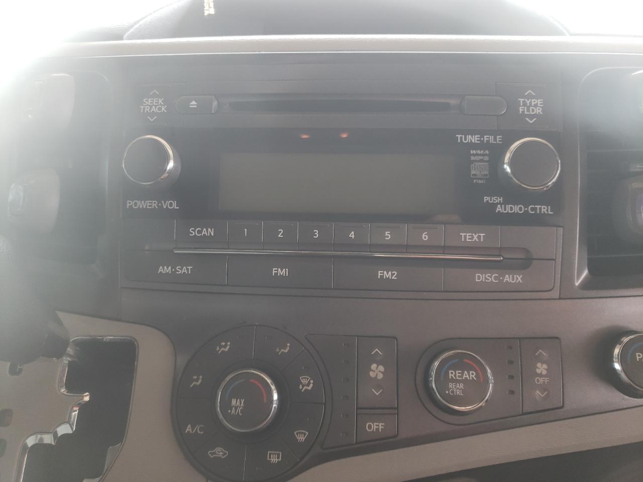 Photo 9 from auction – 2012 TOYOTA SIENNA with VIN 5TDZK3DC8CS231270