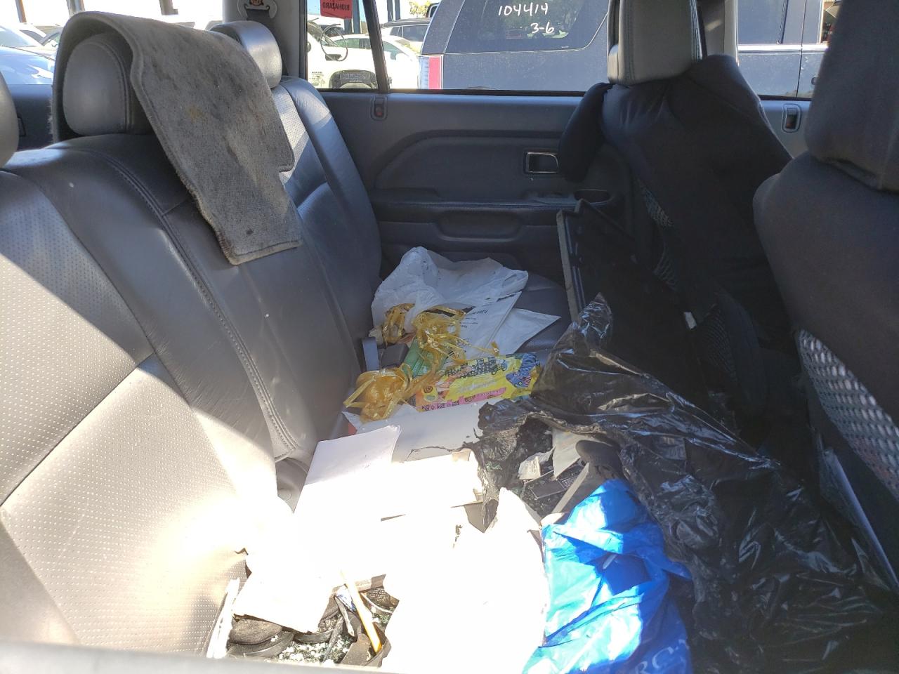 Photo 6 from auction – 2005 HONDA PILOT EXL with VIN 2HKYF18625H542629