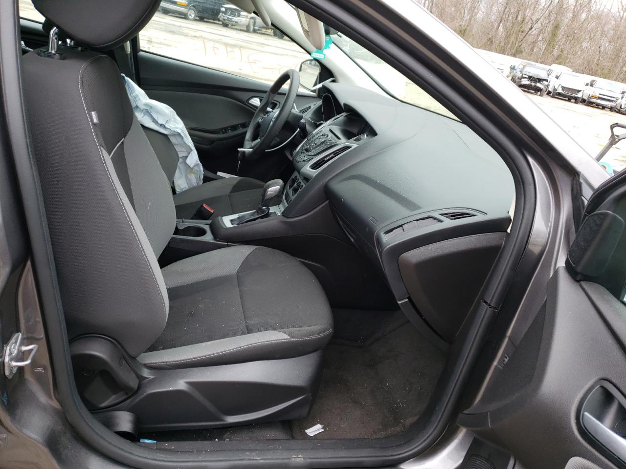 Photo 5 from auction – 2014 FORD FOCUS SE with VIN 1FADP3F2XEL275572