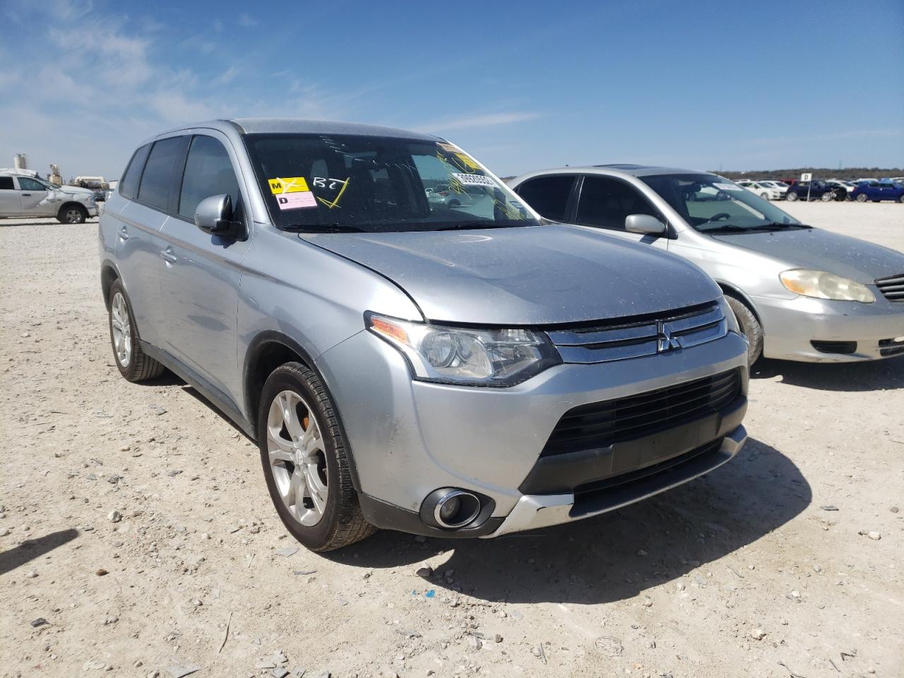 MITSUBISHI OUTLANDER 2015 with VIN JA4AD3A39FZ003724 - Photo from auction