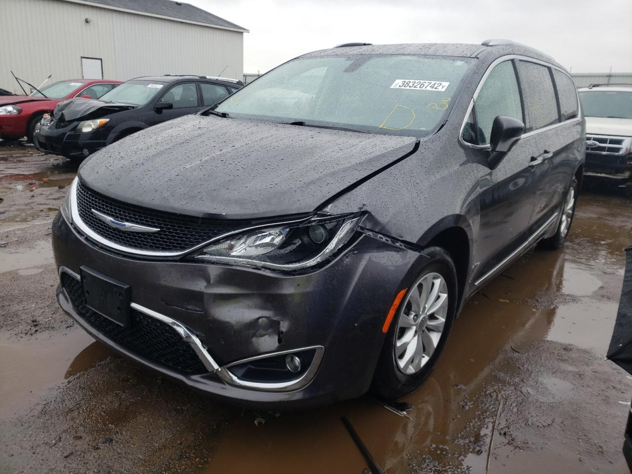 Photo 2 from auction – 2018 CHRYSLER PACIFICA T with VIN 2C4RC1BG1JR152200