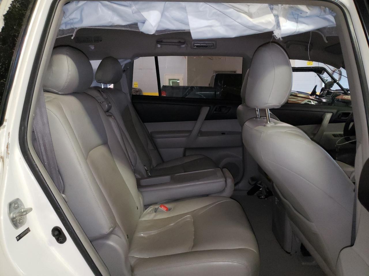 Photo 6 from auction – 2010 TOYOTA HIGHLANDER with VIN 5TDZK3EH2AS005555